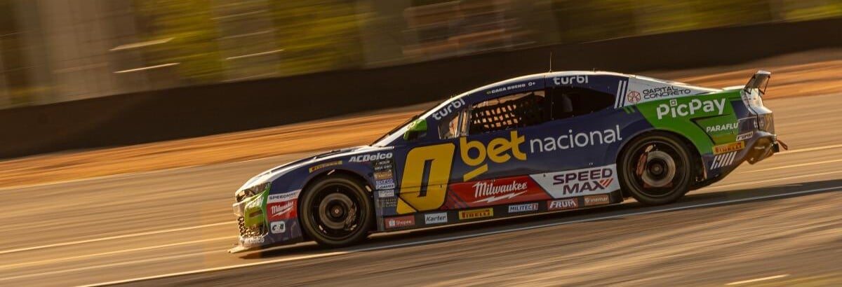 Cacá Bueno aprova rendimento do carro após quarto lugar em treino da NASCAR Brasil no oval em Curvelo