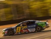 Cacá Bueno aprova rendimento do carro após quarto lugar em treino da NASCAR Brasil no oval em Curvelo