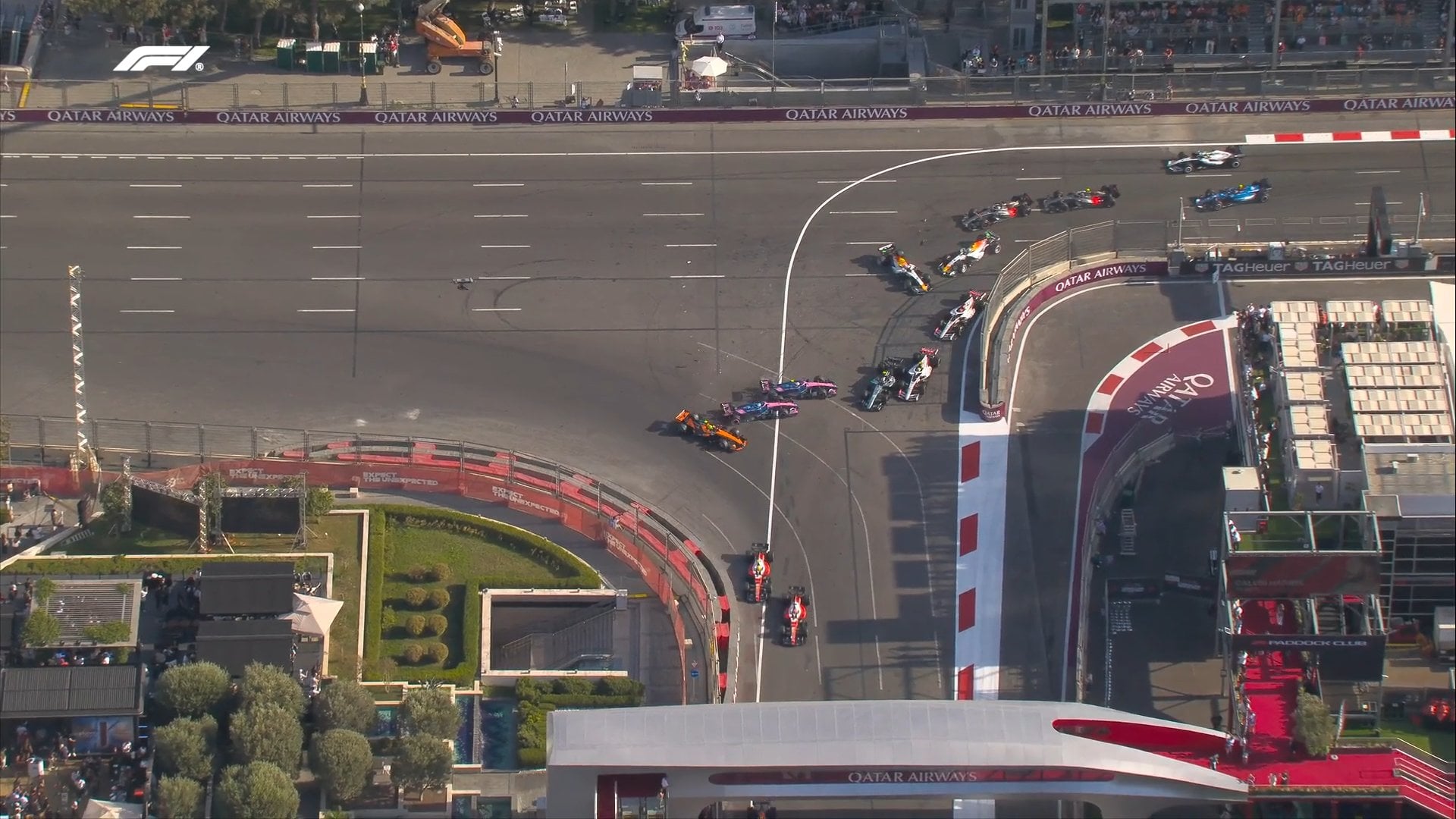 F1: Batida envolvendo quatro pilotos na relargada provoca novo safety-car em Baku