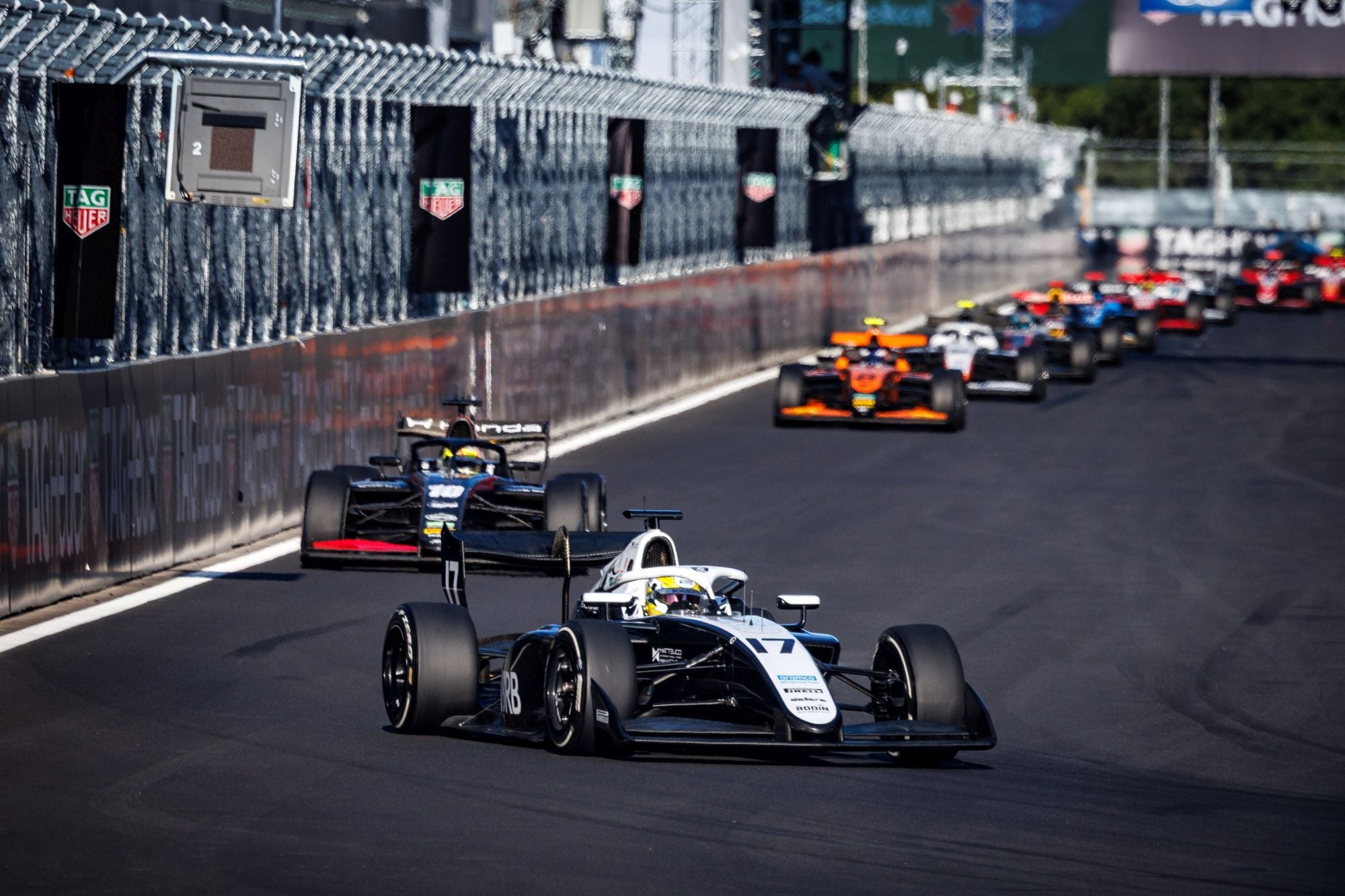 F3: Pedro Clerot toma liderança na largada e vence de forma dominante em Madri Pedro Clerot