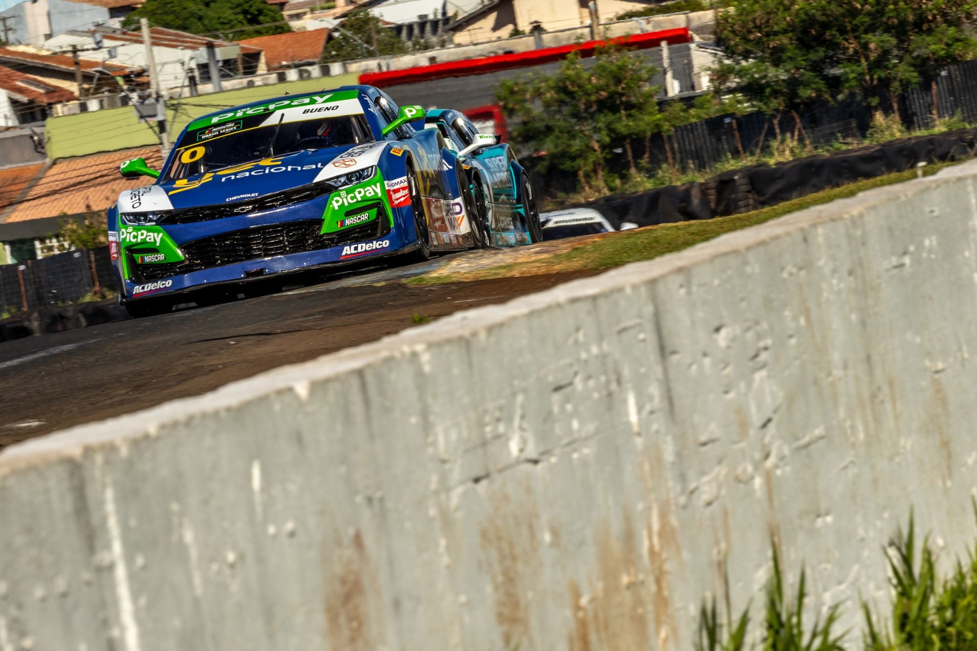 Cacá Bueno destaca desafios do circuito oval de Curvelo na NASCAR Brasil Cacá Bueno
