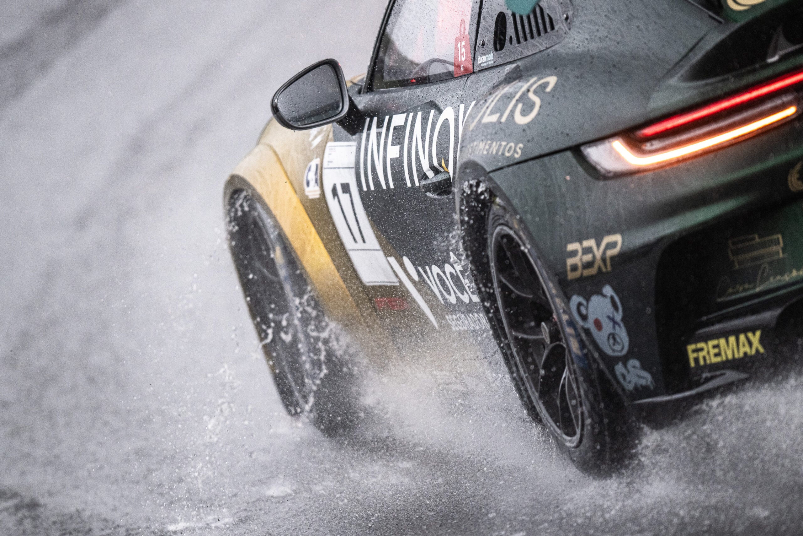 Regadas termina no top10 prova caótica marcada pela forte chuva em Interlagos