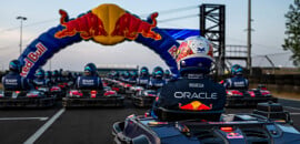 F1: Verstappen passa 100 adversários em 35 minutos e vence ‘Max vs 100’ em Silverstone