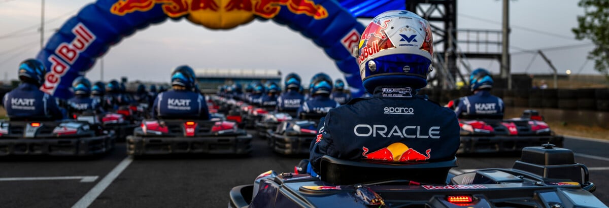 F1: Verstappen passa 100 adversários em 35 minutos e vence ‘Max vs 100’ em Silverstone