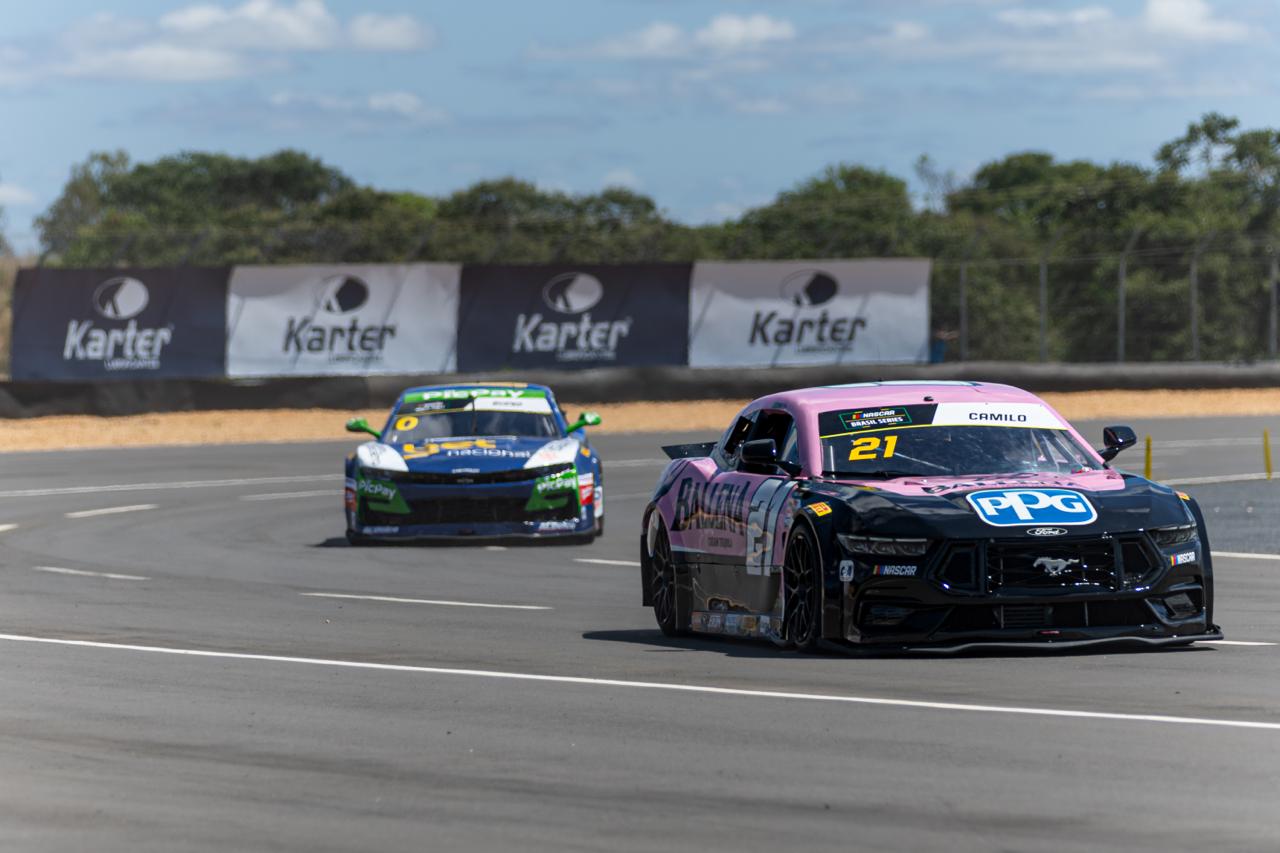 NASCAR Brasil: Vitor Genz crava pole no oval do Circuito dos Cristais, em Curvelo