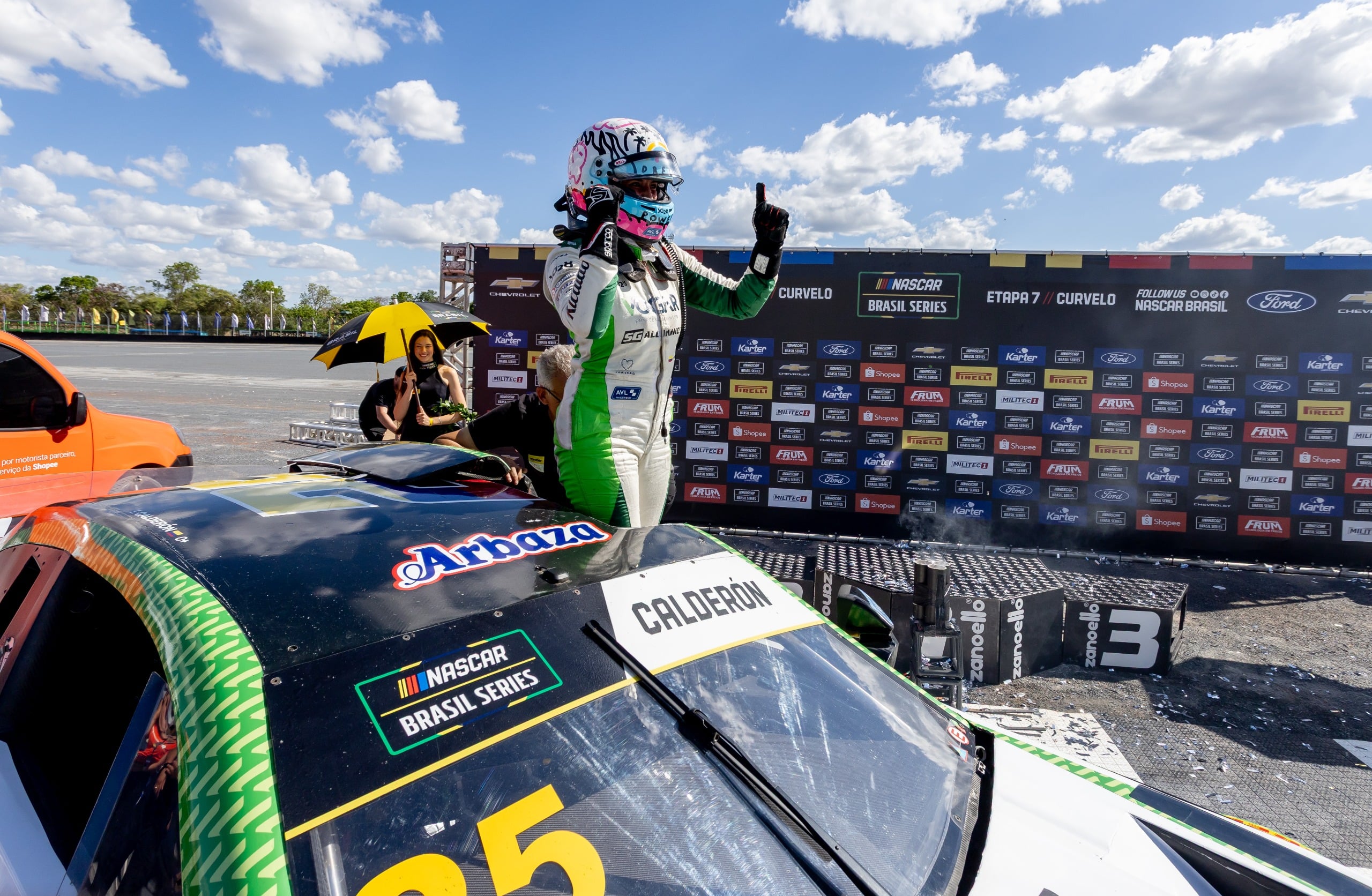 NASCAR Brasil: “Trabalho por esse sonho”, diz Tatiana Calderón após vitória histórica NASCAR Brasil: “Trabalho por esse sonho”, diz Tatiana Calderón após vitória histórica