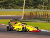Marcella Assumpção estreia com vitória na categoria feminina da Fórmula Delta em Cascavel