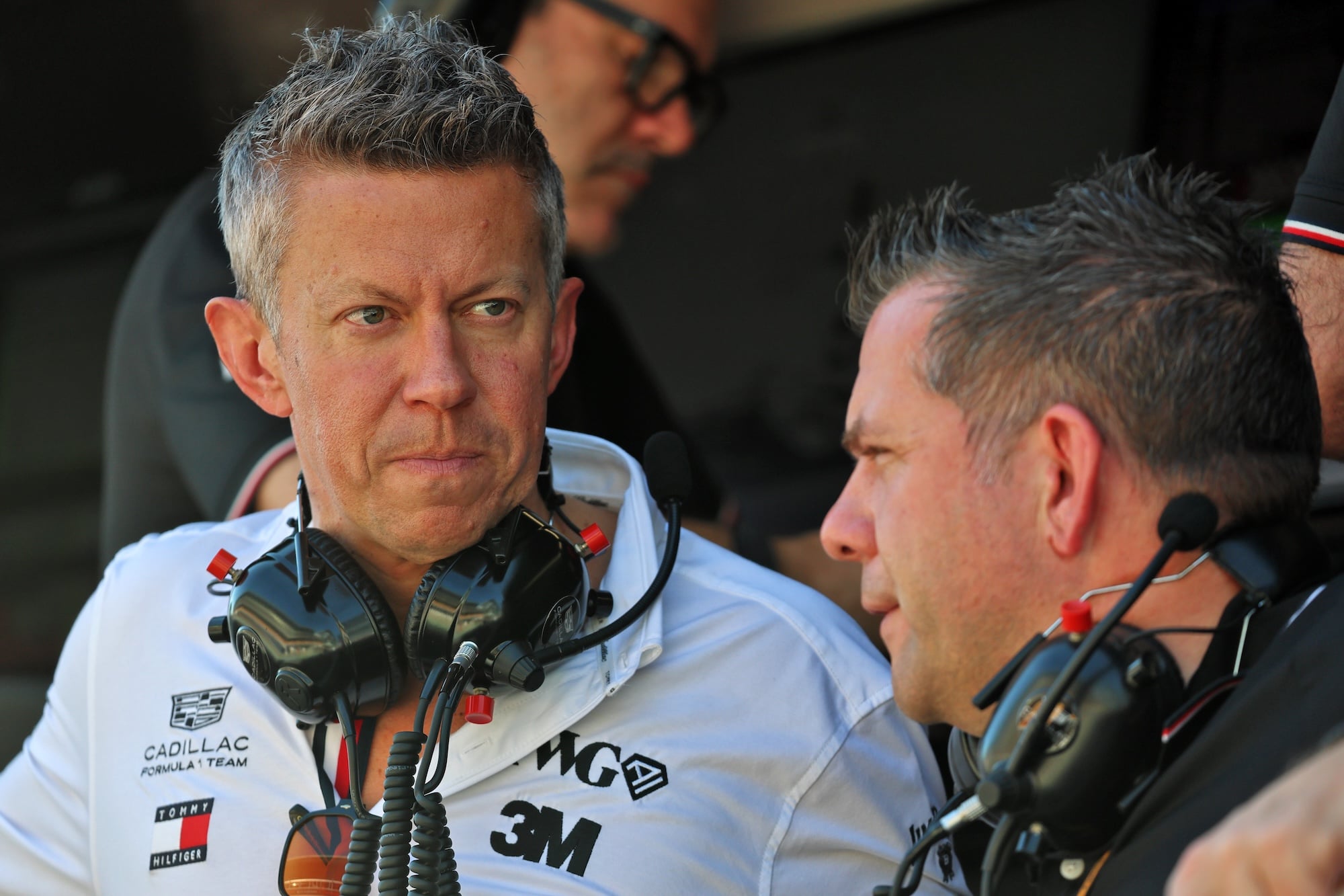 F1: Confira as imagens dos primeiros treinos do GP da Itália 2026 (L to R): Marcin Budkowski (POL) Cadillac Formula 1 Team, Team Principal with Peter Crolla (GBR) Cadillac F1 Race Team Manager.