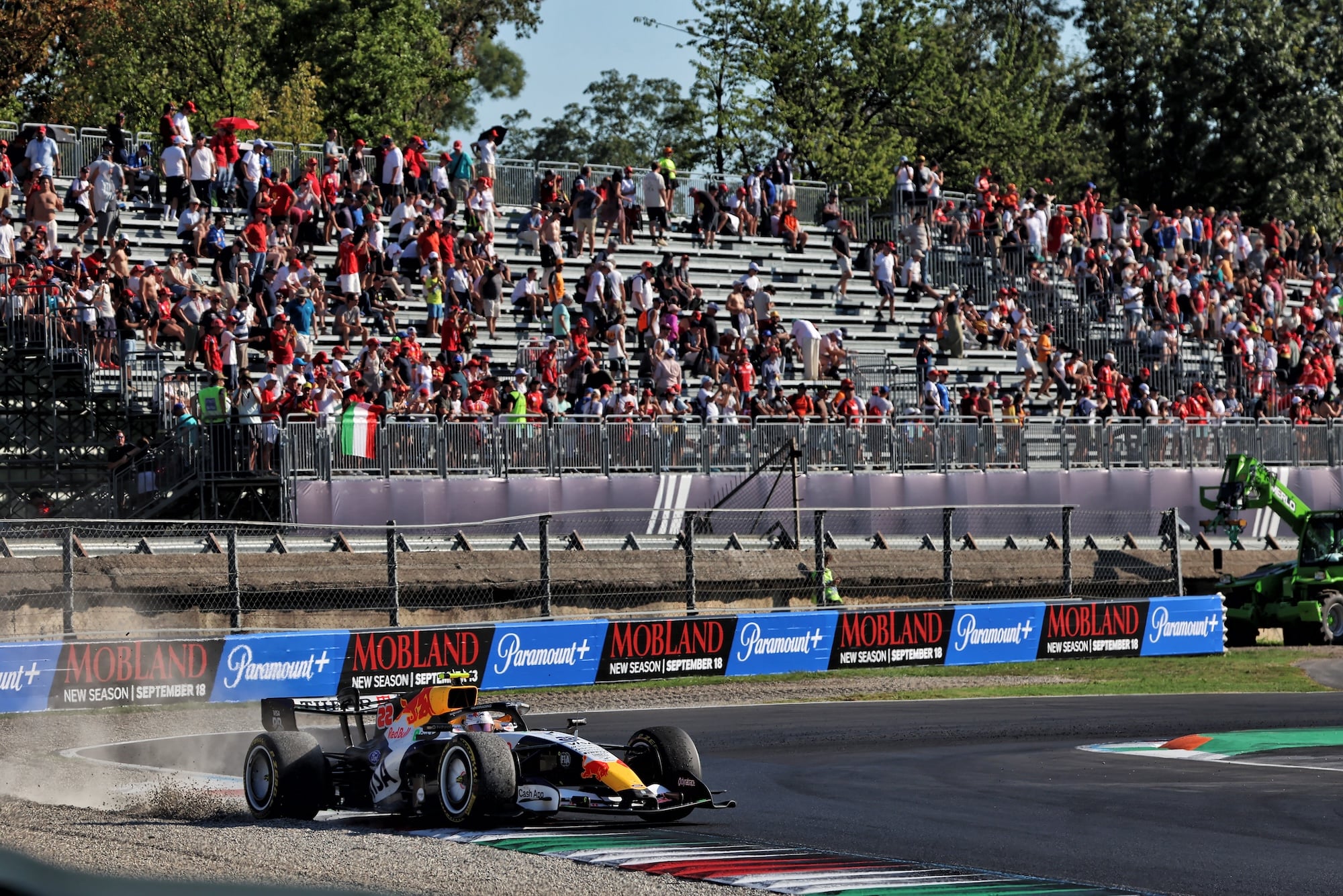 F1: Confira as imagens dos primeiros treinos do GP da Itália 2026 Yuki Tsunoda (JPN) Racing Bulls Formula One Team VCARB 03 Reserve Driver runs wide.