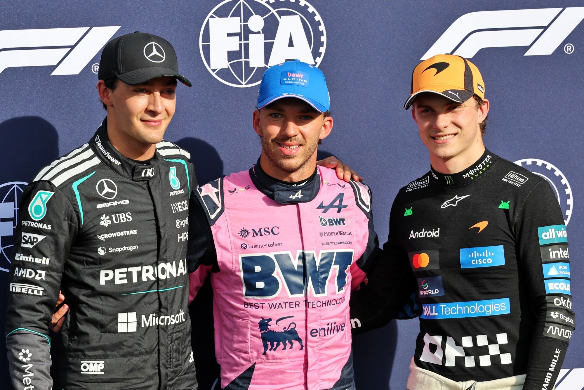 F1: “Acho que vou vencer você”: Russell conta provocação a Gasly antes da classificação em Monza Qualifying top three in parc ferme (L to R): George Russell (GBR) Mercedes AMG Formula One Team, second; Pierre Gasly (FRA) Alpine F1 Team, pole position; Oscar Piastri (AUS) McLaren F1 Team, third.