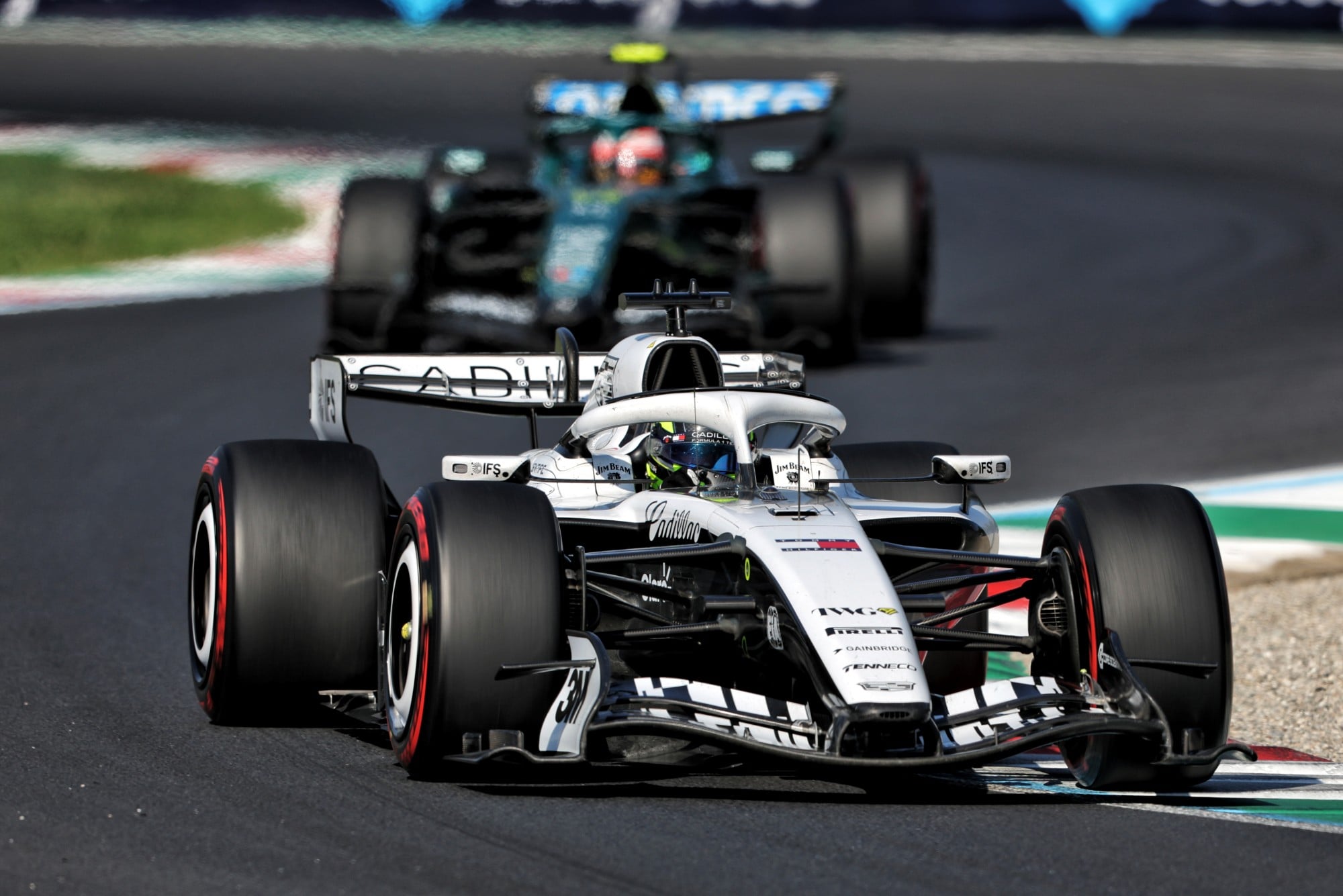 F1: Cadillac vê evolução, mas admite dificuldade nas retas Sergio Perez (MEX) Cadillac Formula 1 Team MAC-26.