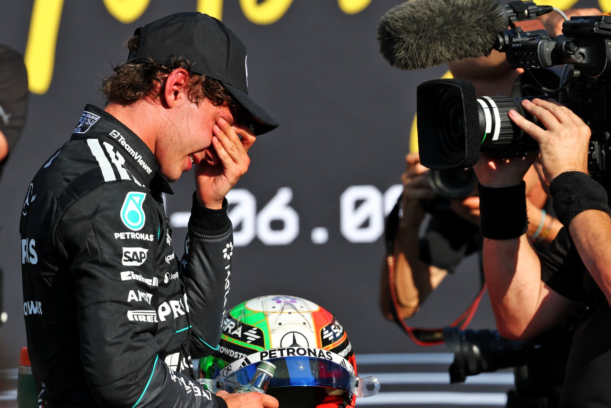 F1: Wolff elogia "mentalidade e padrão comportamental" de Antonelli na Itália Race winner Andrea Kimi Antonelli (ITA) Mercedes AMG Formula One Team celebrates in parc ferme.