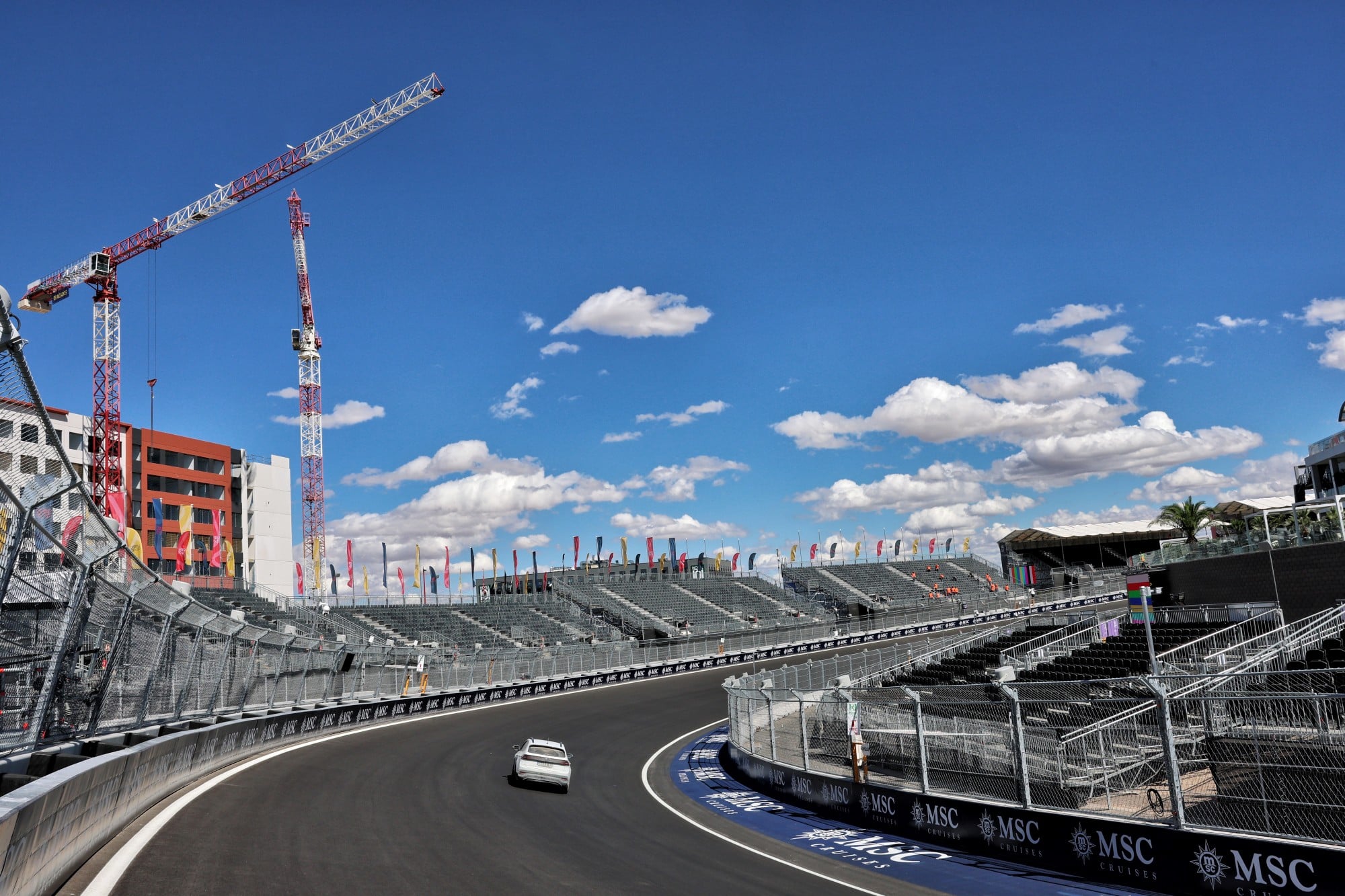 F1: Surpresa no GP da Espanha? Madring pode reduzir vantagem da Mercedes Circuit atmosphere - track detail.