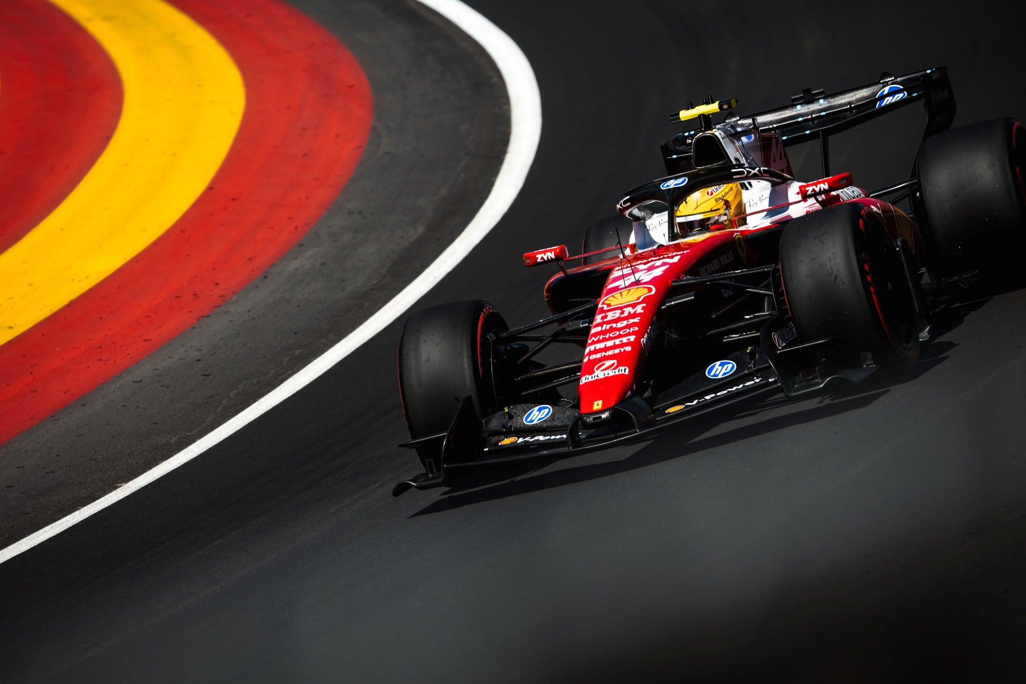F1: Hamilton vê ritmo sólido, mas diz que classificação na Espanha "não terminou como esperado" Lewis Hamilton (GBR) Ferrari SF-25.