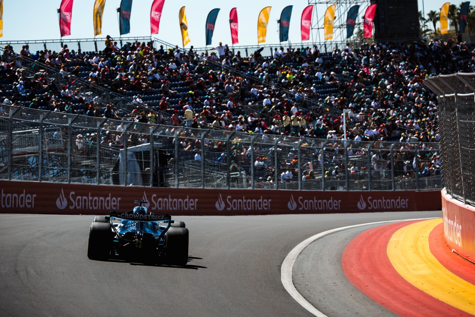 Confira as imagens desta sexta-feira da F1 no Madring George Russell (GBR) Mercedes AMG F1 W16.