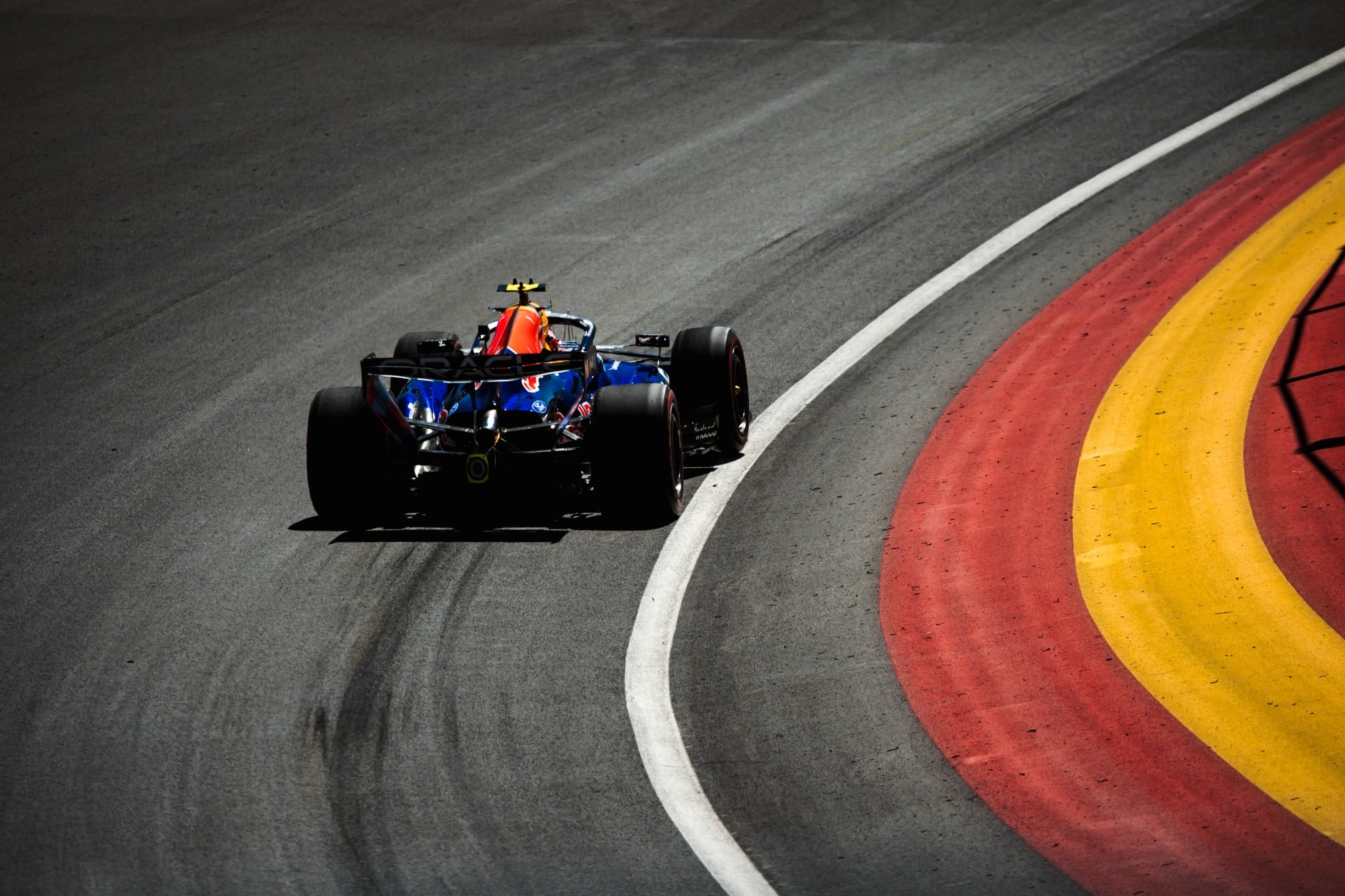Confira as imagens desta sexta-feira da F1 no Madring Liam Lawson (NZL) Red Bull Racing RB21.