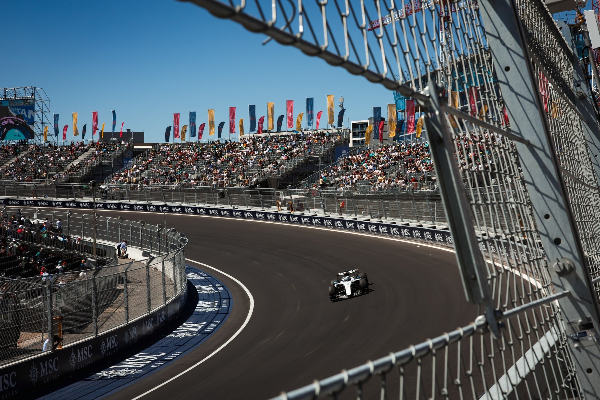 Confira as imagens desta sexta-feira da F1 no Madring Alexander Albon (THA) Atlassian Williams Racing FW47.