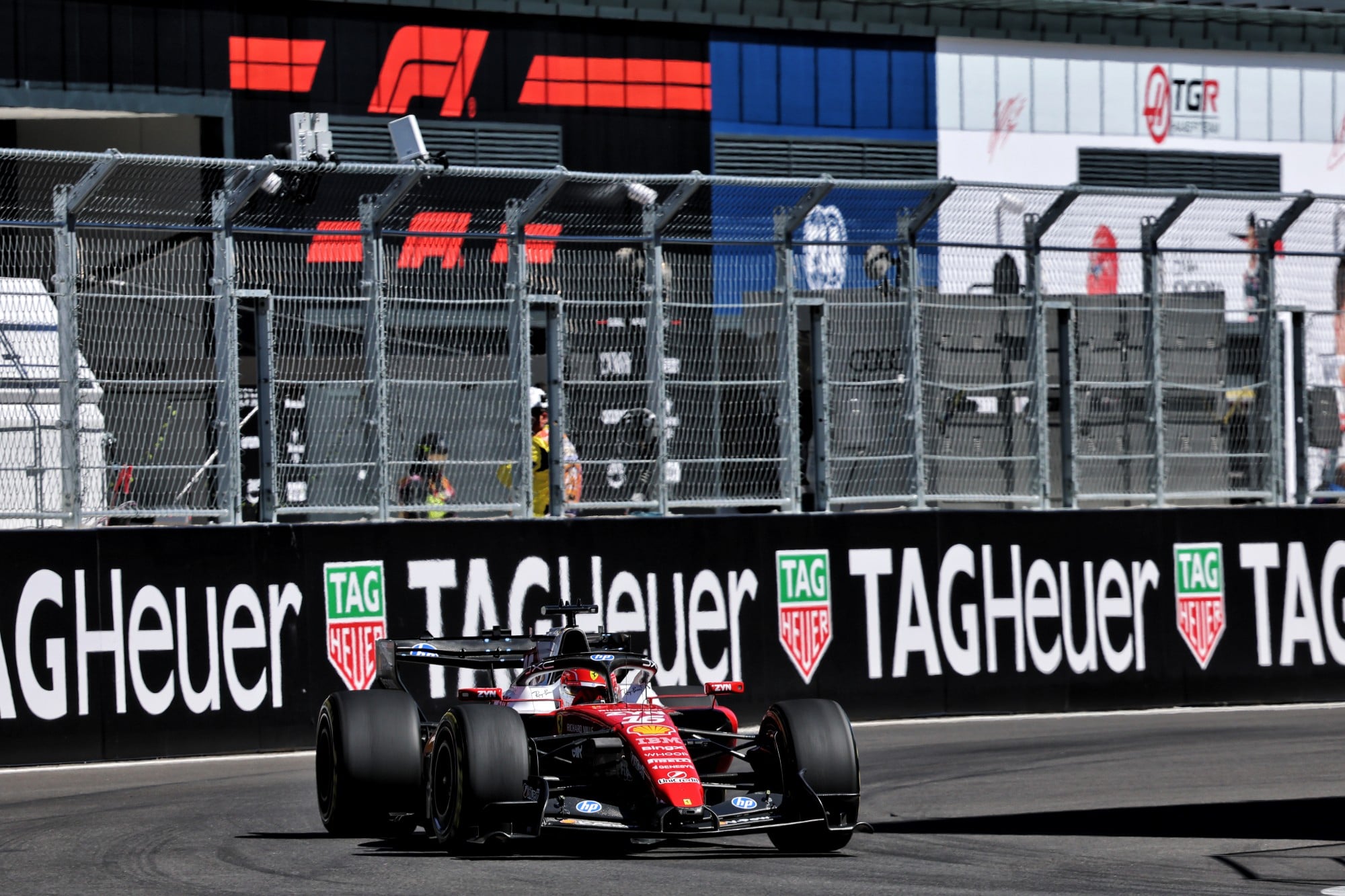 Confira as imagens desta sexta-feira da F1 no Madring Charles Leclerc (MON) Scuderia Ferrari SF-26.