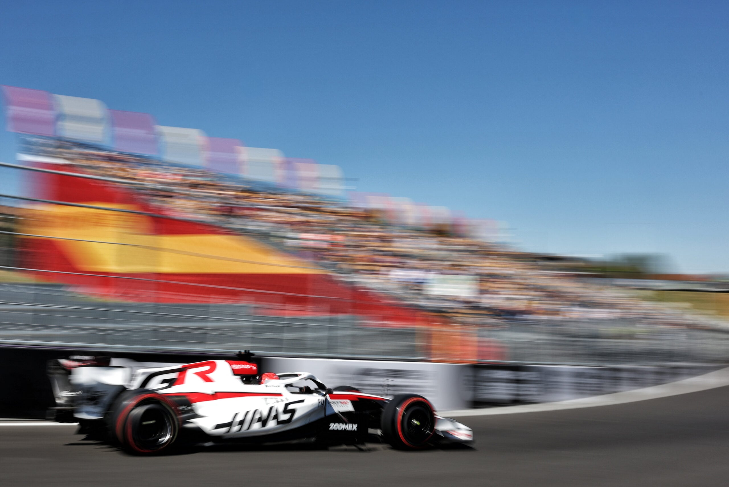 F1: Confira a galeria de fotos deste sábado do GP da Espanha 2026 Esteban Ocon (FRA) Haas F1 Team VF-26.