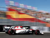 F1: Bearman larga do pit lane após mudanças no carro da Haas