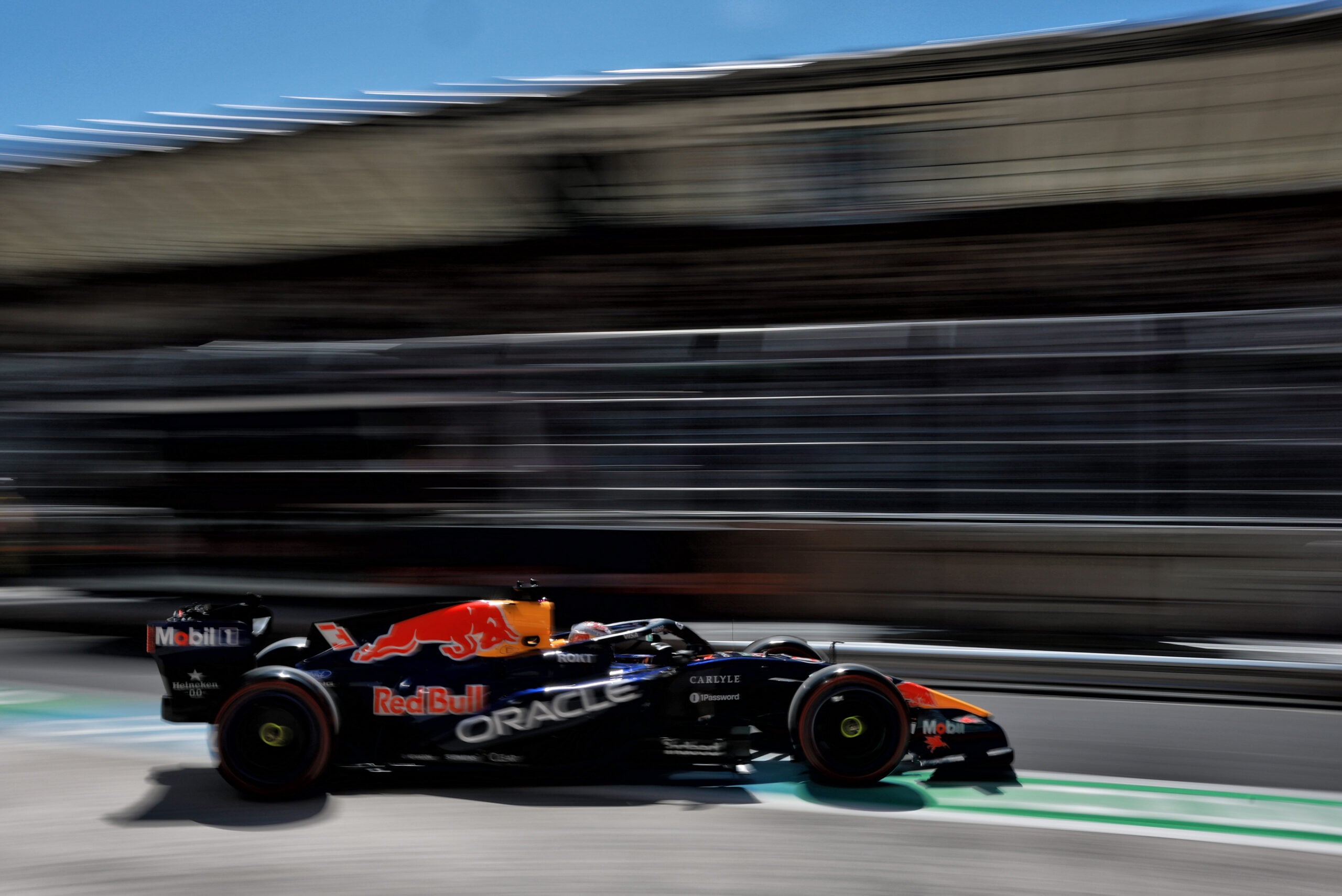 F1: Verstappen critica espaço e falta de ponto de ultrapassagem em Madring: "Conversa fiada" Max Verstappen (NLD) Red Bull Racing RB22.