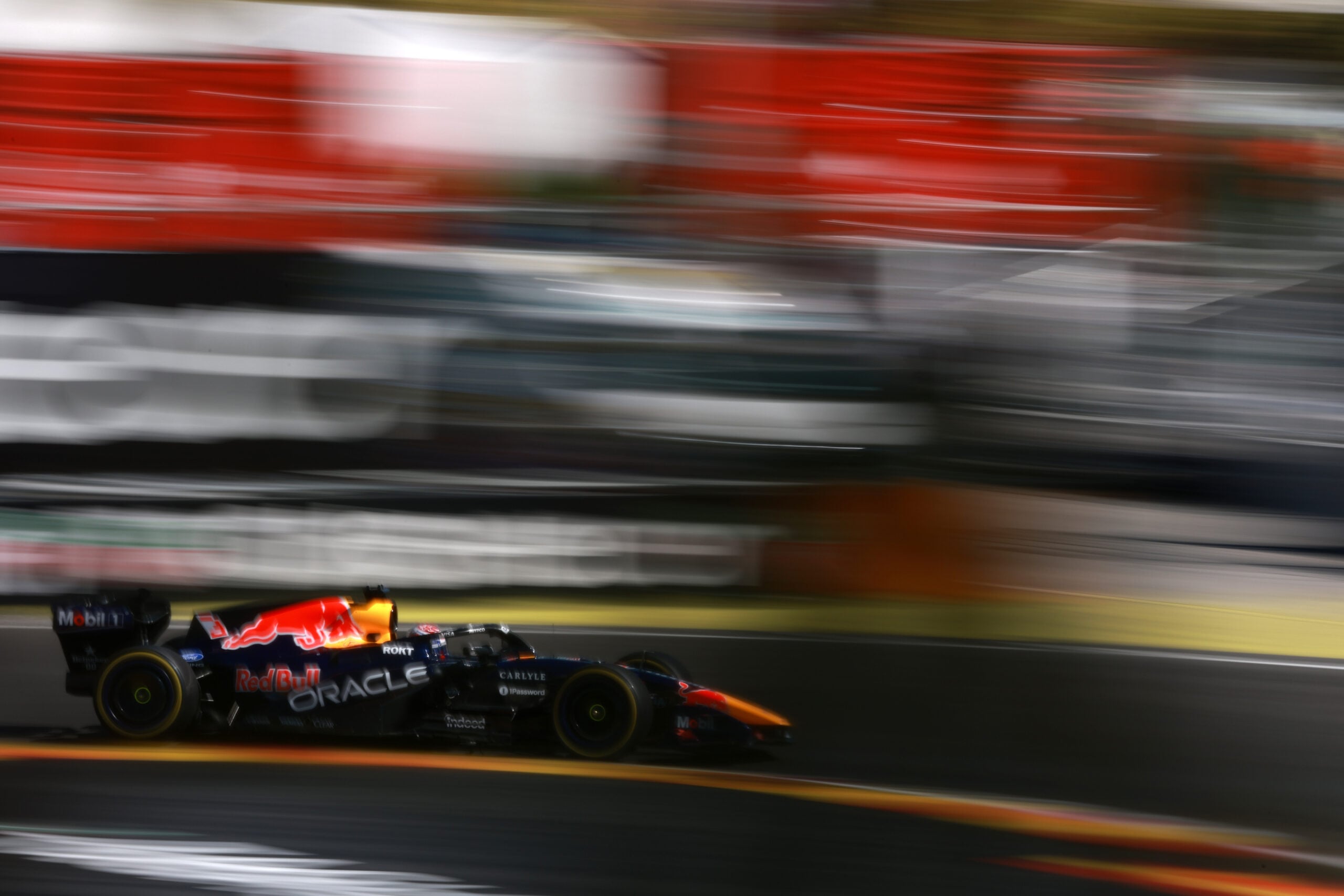 F1: Confira a galeria de fotos deste sábado do GP da Espanha 2026 Max Verstappen (NLD) Red Bull Racing RB22.