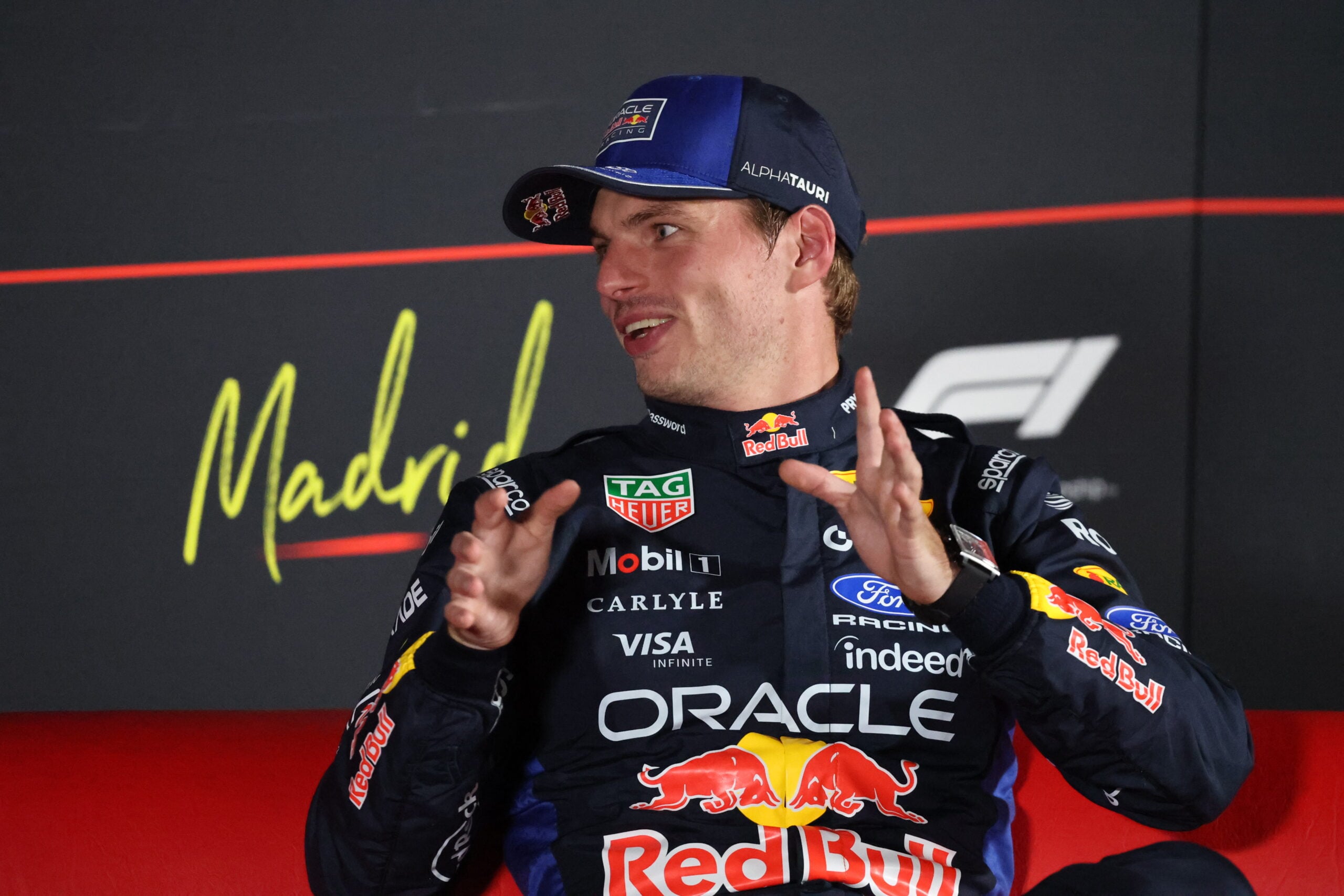F1: Confira a galeria de fotos deste sábado do GP da Espanha 2026 Max Verstappen (NLD) Red Bull Racing in the post qualifying FIA Press Conference.