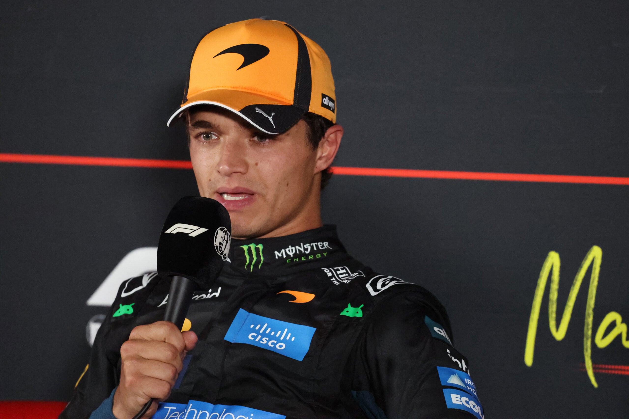 F1: Confira a galeria de fotos deste sábado do GP da Espanha 2026 Lando Norris (GBR) McLaren F1 Team in the post qualifying FIA Press Conference.