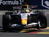F1: Lindblad marca pontos para Racing Bulls após corrida complicada