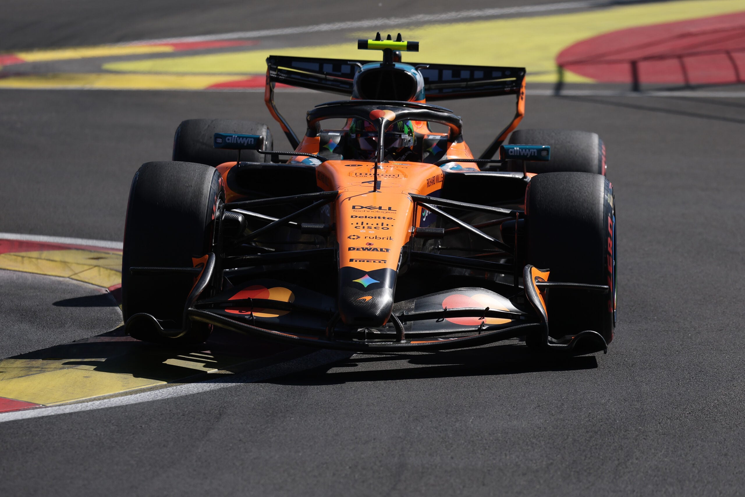 F1: Confira a galeria de fotos deste sábado do GP da Espanha 2026 Lando Norris (GBR) McLaren F1 Team MCL40.