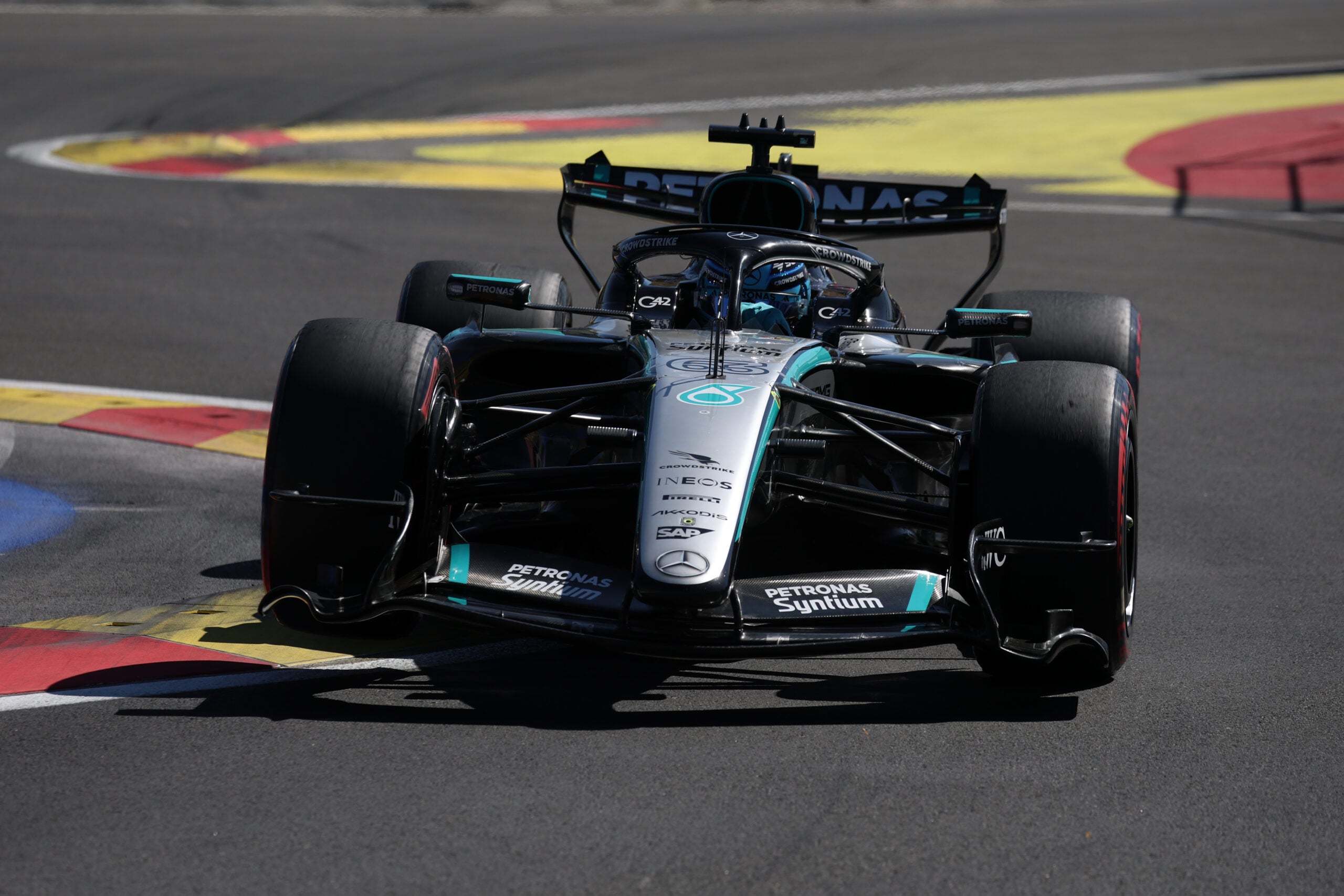 F1: Confira a galeria de fotos deste sábado do GP da Espanha 2026 George Russell (GBR) Mercedes AMG Formula One Team W17.