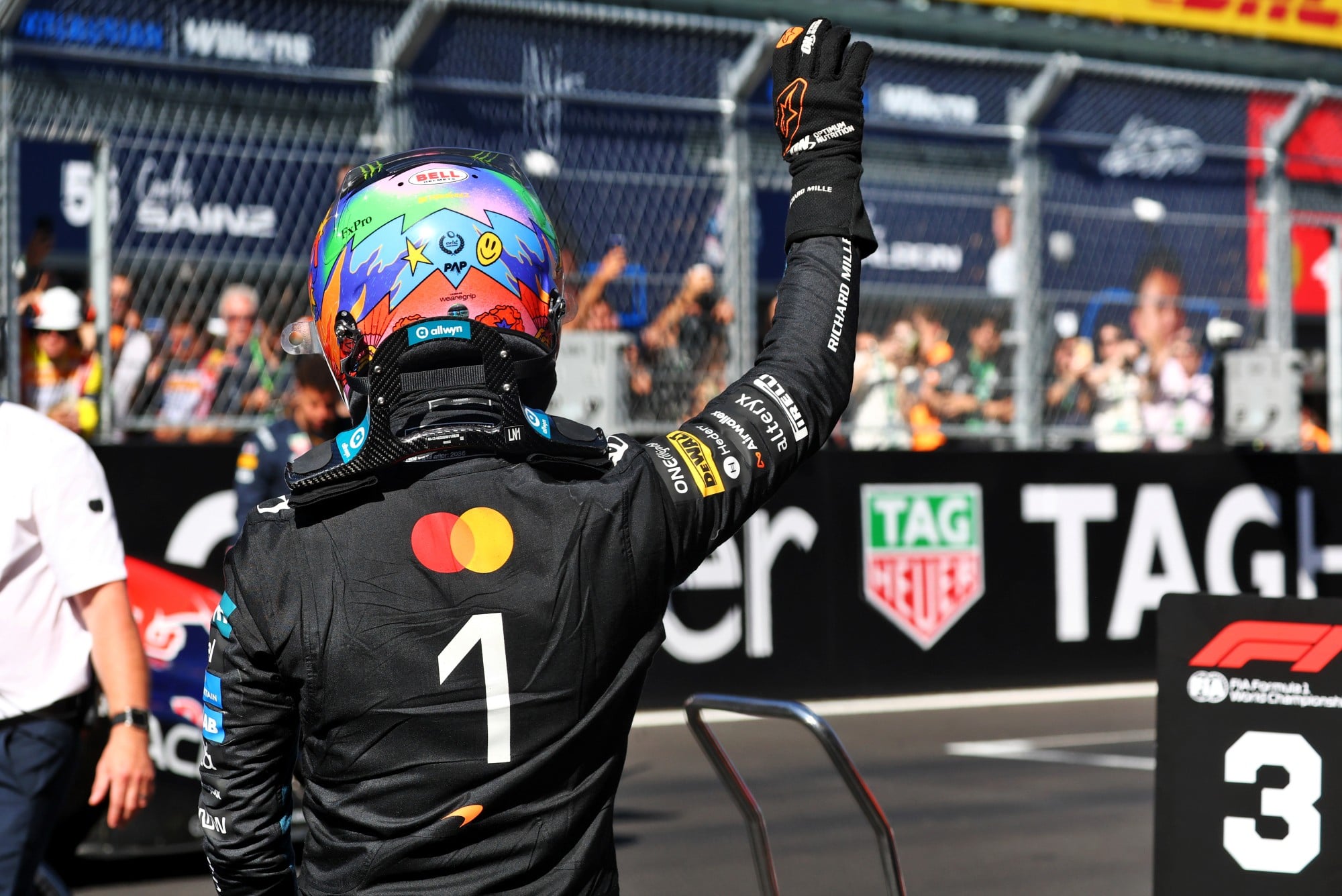 F1: Confira as imagens do GP da Espanha 2026, no Madring Third placed Lando Norris (GBR) McLaren F1 Team celebrates in parc ferme.