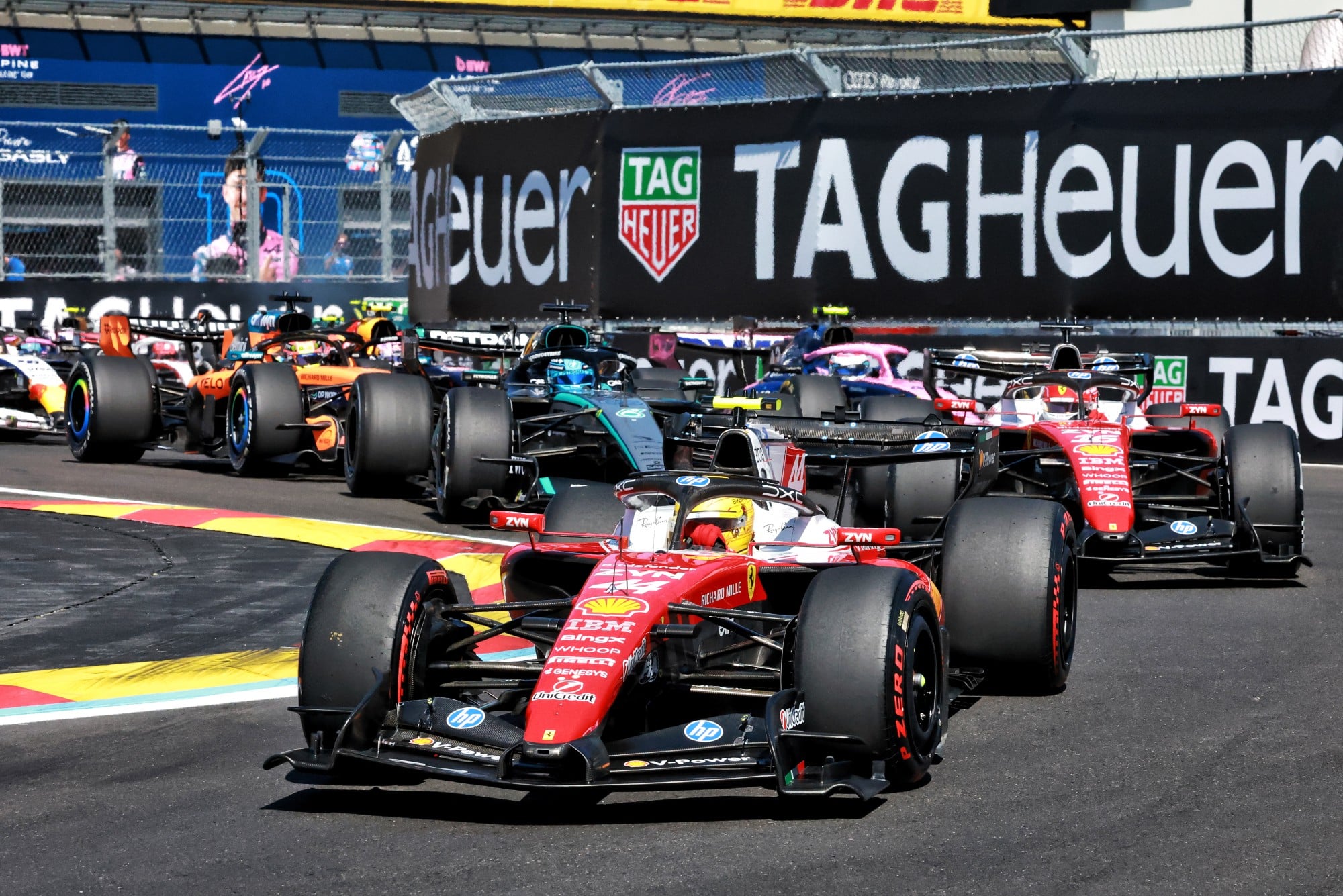 F1: Confira as imagens do GP da Espanha 2026, no Madring Lewis Hamilton (GBR) Scuderia Ferrari SF-26 at the start of the race.