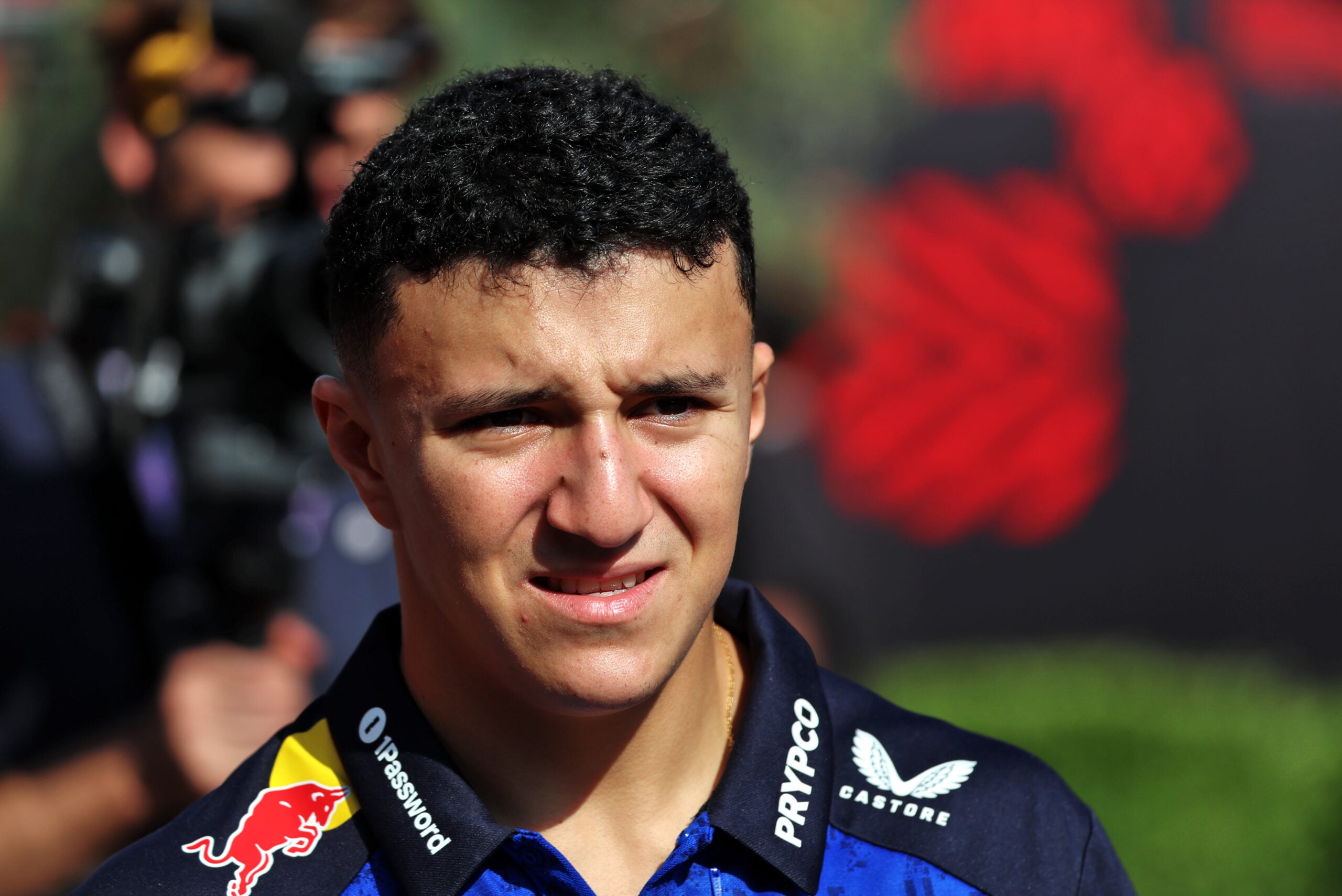 F1: Hadjar mantém pódio após investigação dos comissários Isack Hadjar (FRA) Red Bull Racing.