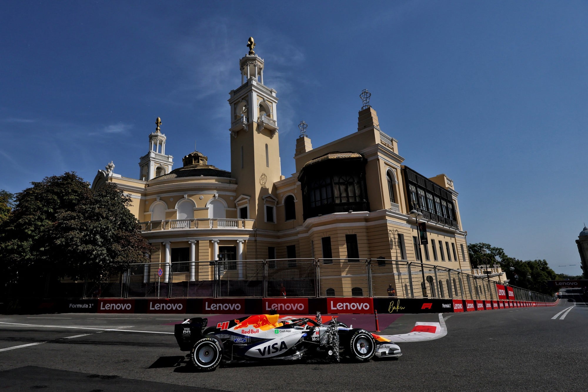 F1: Confira as imagens desta sexta-feira da F1 em Baku Arvid Lindblad (GBR) Racing Bulls Formula One Team VCARB 03.