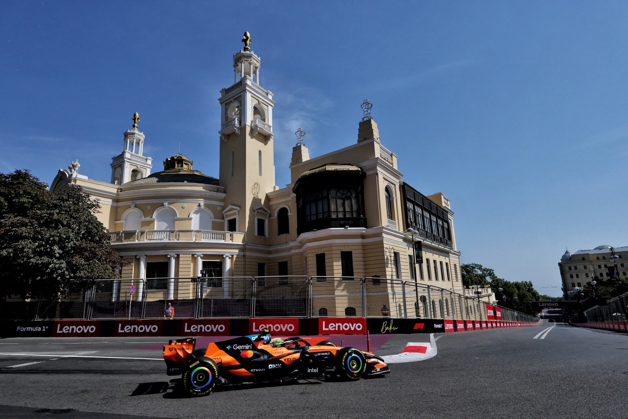 F1: Confira as imagens desta sexta-feira da F1 em Baku Lando Norris (GBR) McLaren F1 Team MCL40.