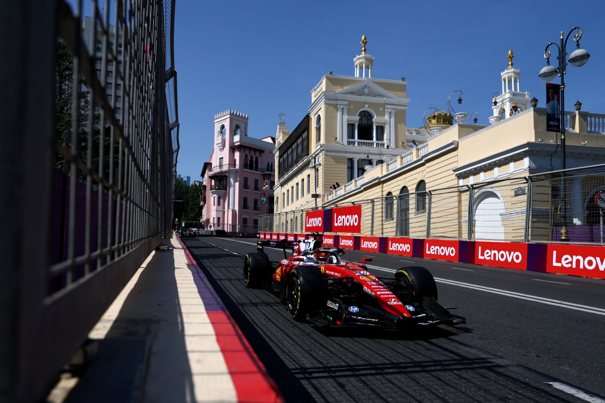 F1: Ferrari quer encontrar mais ritmo no Azerbaijão Charles Leclerc (MON) Scuderia Ferrari SF-26.