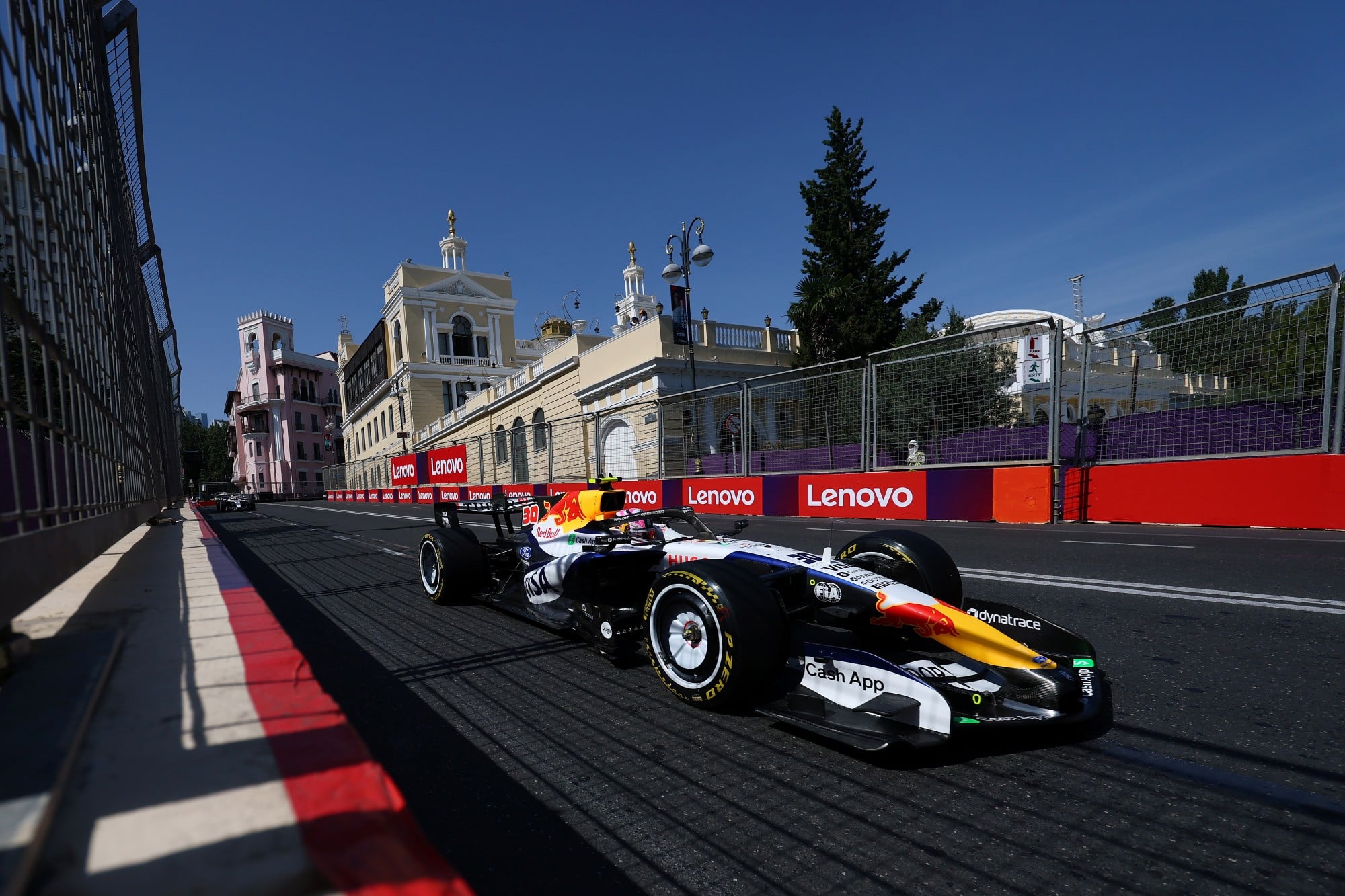 F1: Hamilton propõe mudança após quase acidente em Baku Liam Lawson (NZL) Racing Bulls Formula One Team VCARB 03.