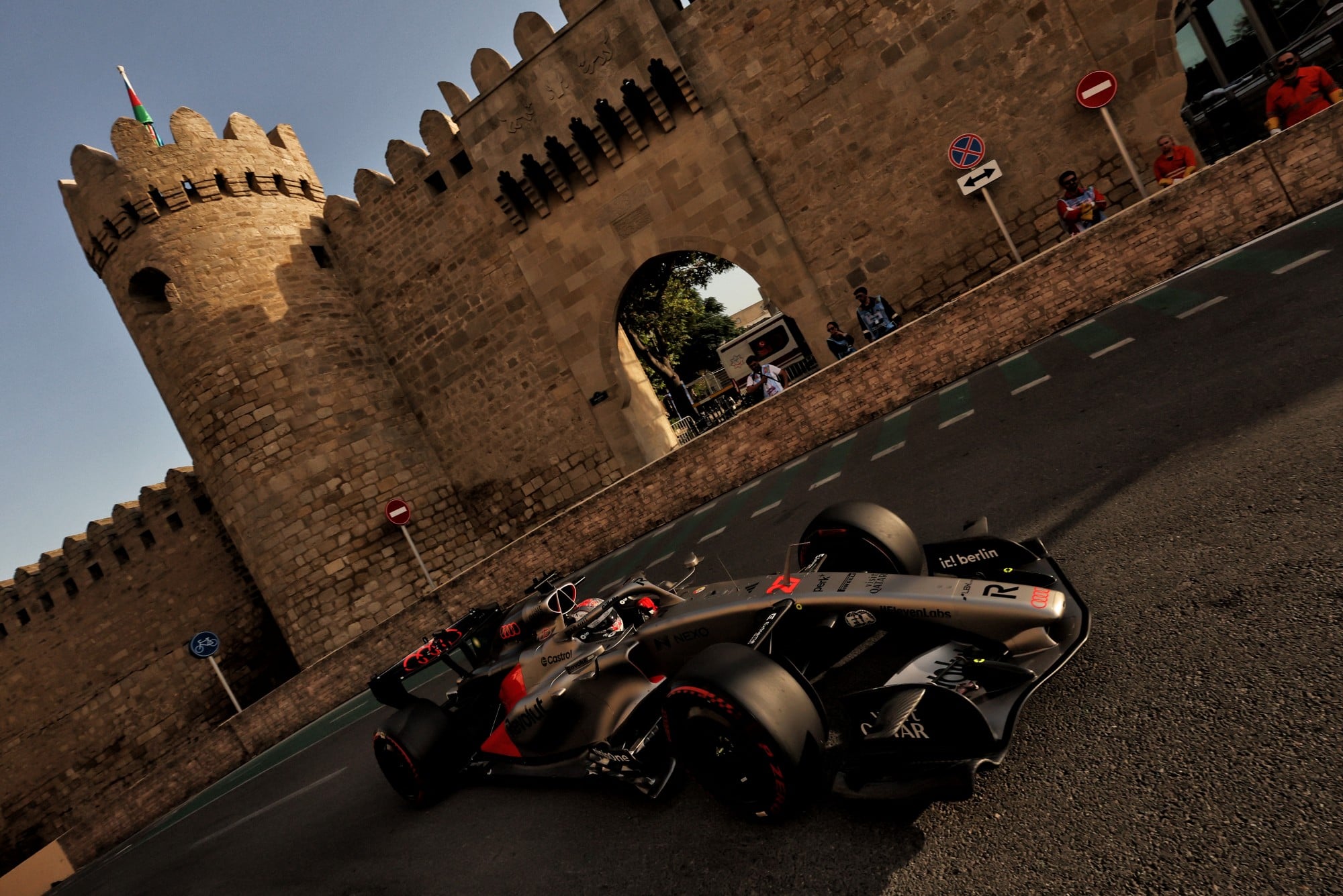 F1: Confira as imagens desta sexta-feira da F1 em Baku Nico Hulkenberg (GER) Audi F1 Team R26.