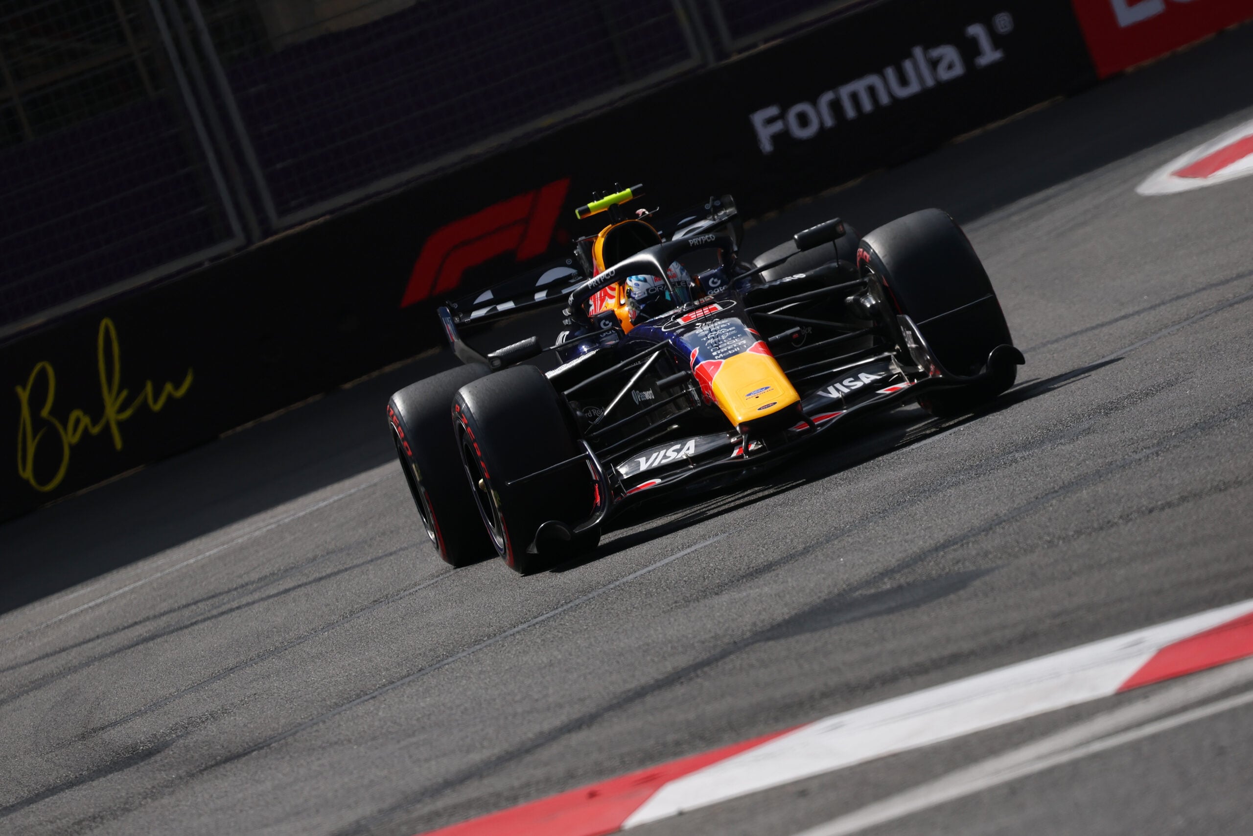 F1: Confira as imagens desta sexta-feira do GP do Azerbaijão 2026 Isack Hadjar (FRA) Red Bull Racing RB22.