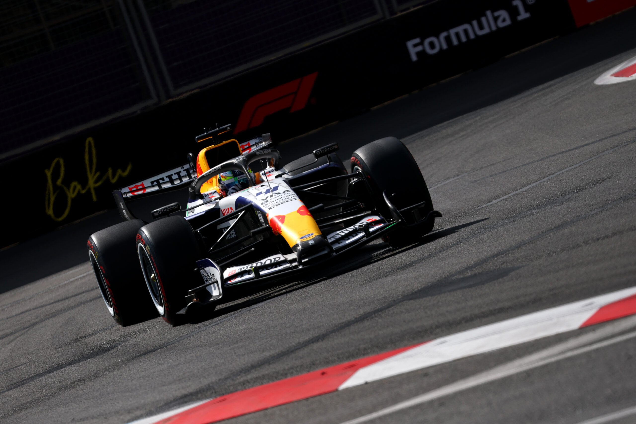 F1: Confira as imagens desta sexta-feira do GP do Azerbaijão 2026 Arvid Lindblad (GBR) Racing Bulls Formula One Team VCARB 03.