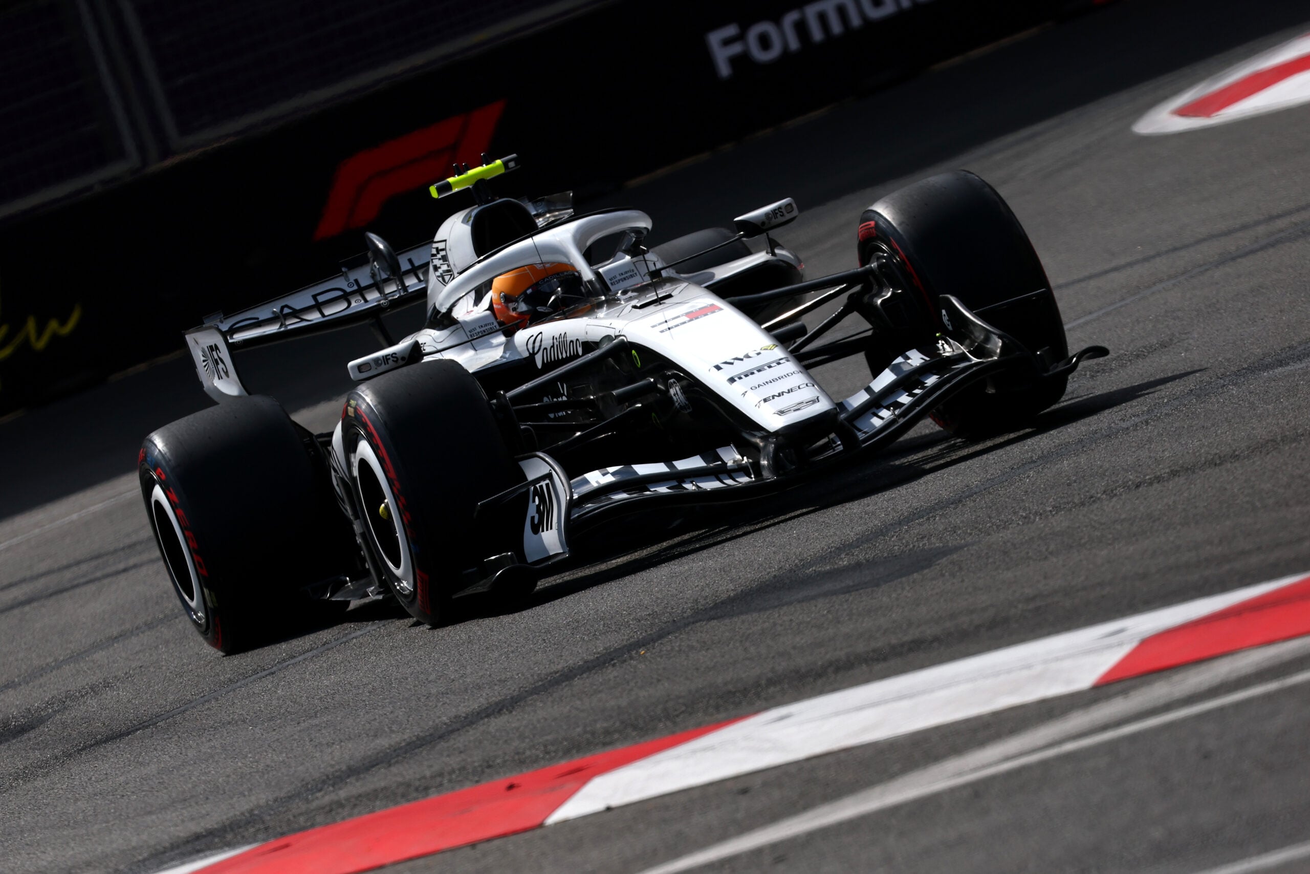 F1: Confira as imagens desta sexta-feira do GP do Azerbaijão 2026 Valtteri Bottas (FIN) Cadillac Formula 1 Team MAC-26.