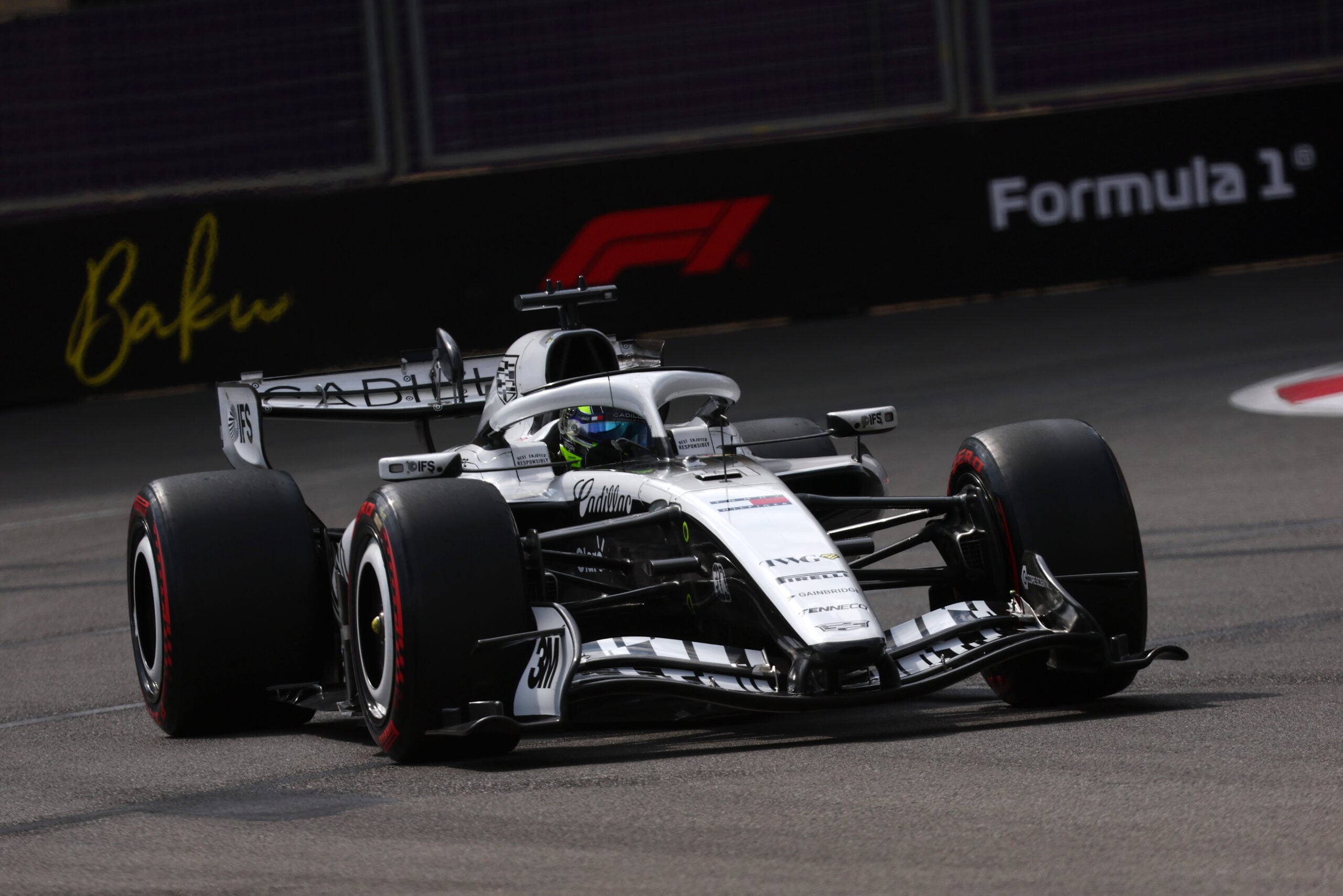F1: Confira as imagens desta sexta-feira do GP do Azerbaijão 2026 Sergio Perez (MEX) Cadillac Formula 1 Team MAC-26.