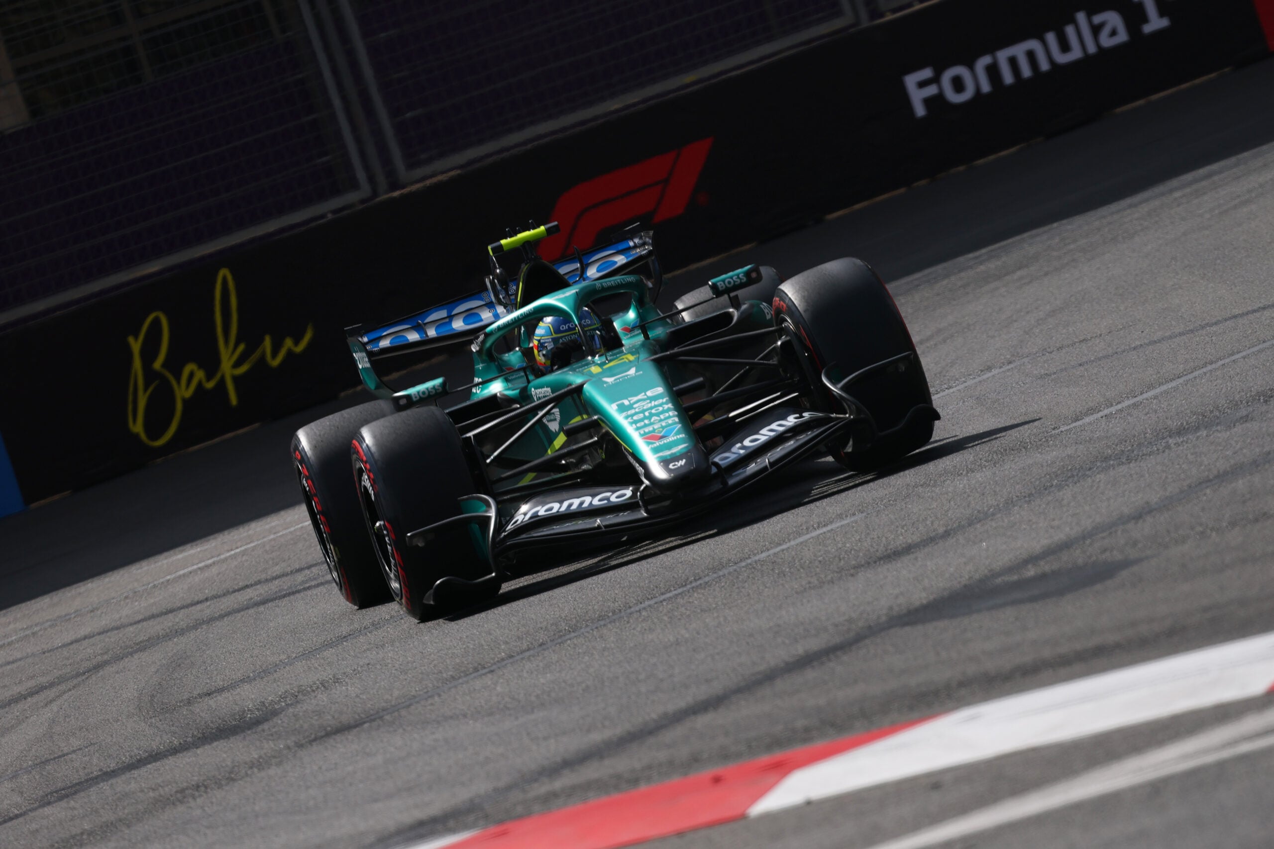 F1: Confira as imagens desta sexta-feira do GP do Azerbaijão 2026 Fernando Alonso (ESP) Aston Martin F1 Team AMR26.