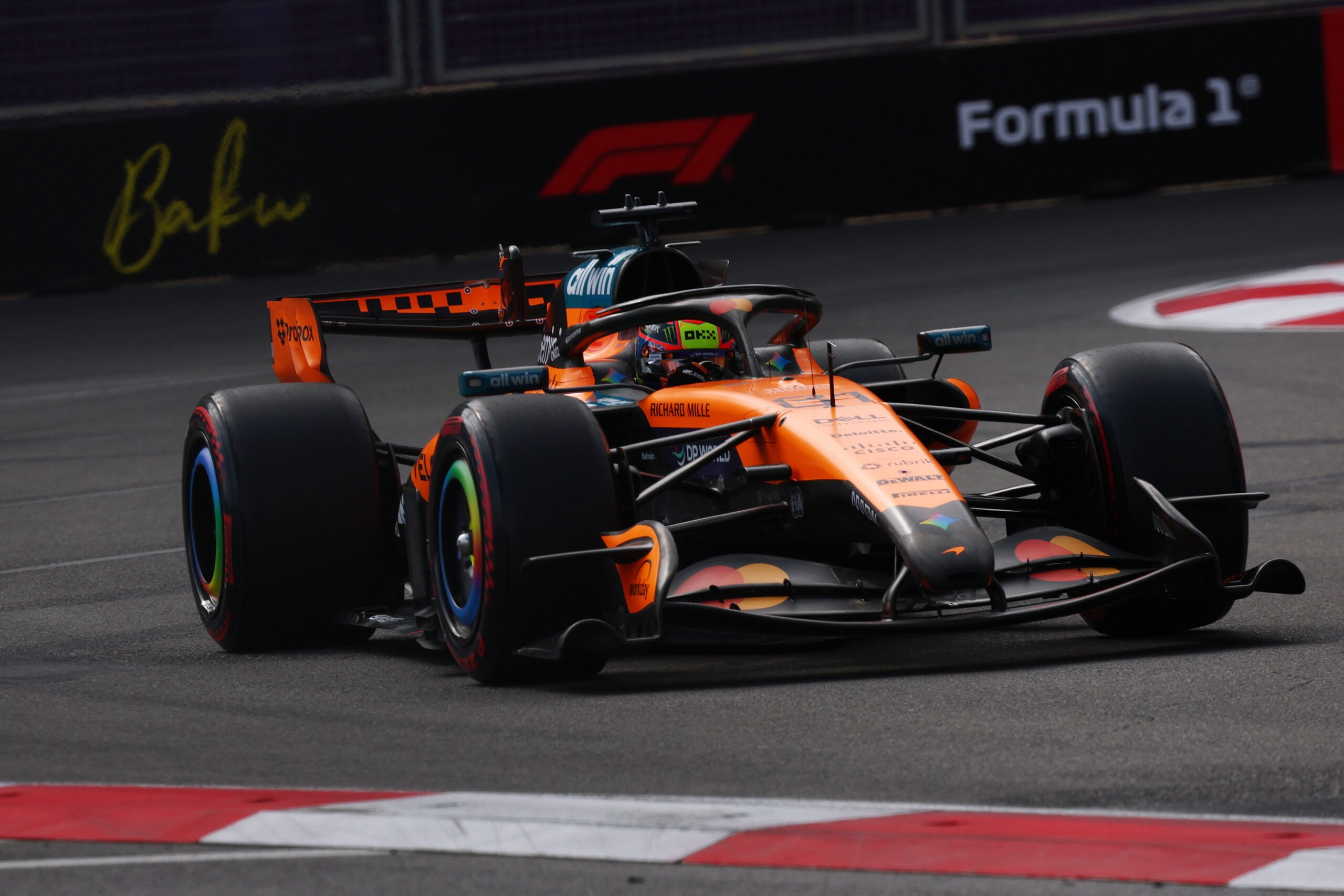 F1: Confira as imagens desta sexta-feira do GP do Azerbaijão 2026 Oscar Piastri (AUS) McLaren F1 Team MCL40.