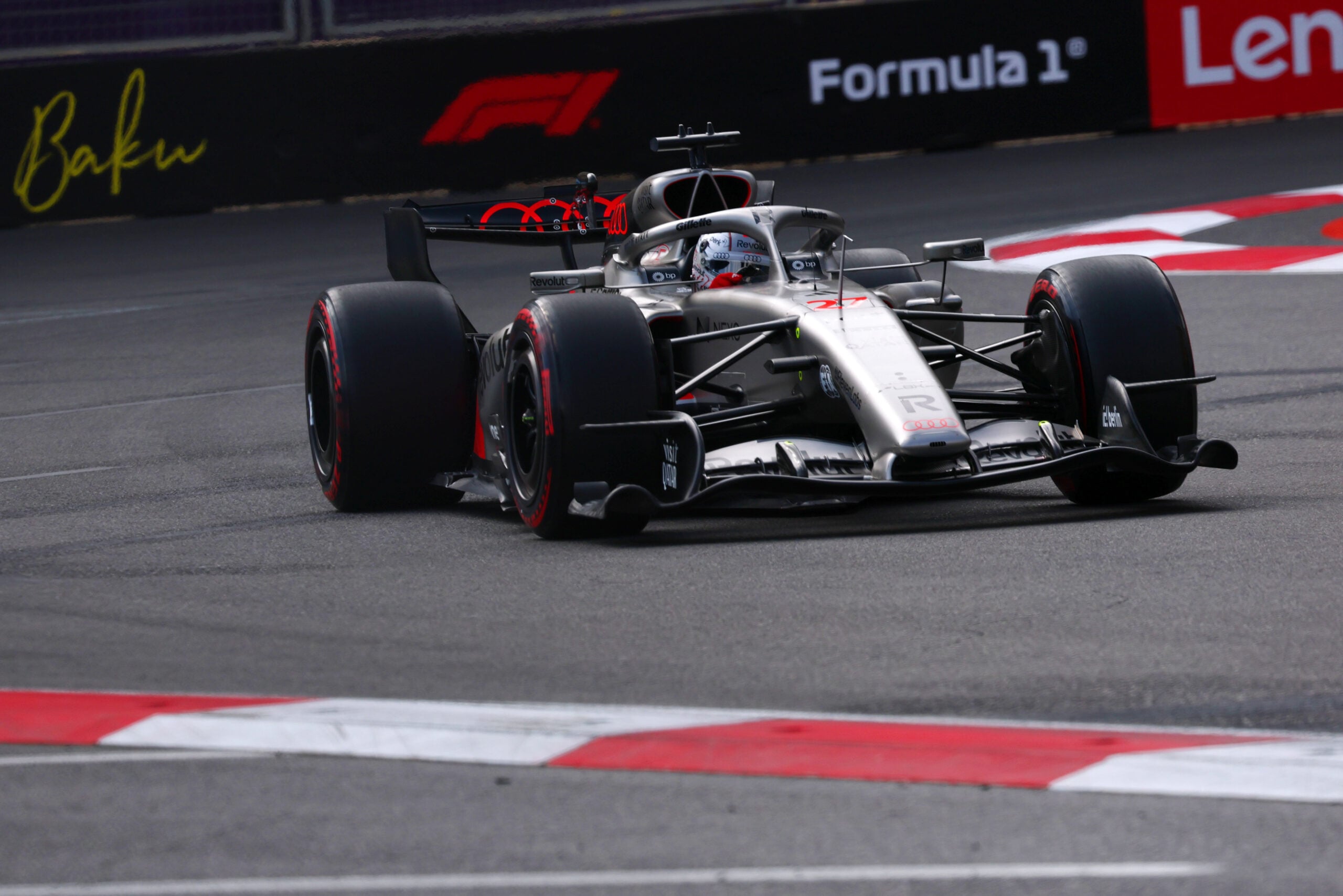 F1: Confira as imagens desta sexta-feira do GP do Azerbaijão 2026 Nico Hulkenberg (GER) Audi F1 Team R26.
