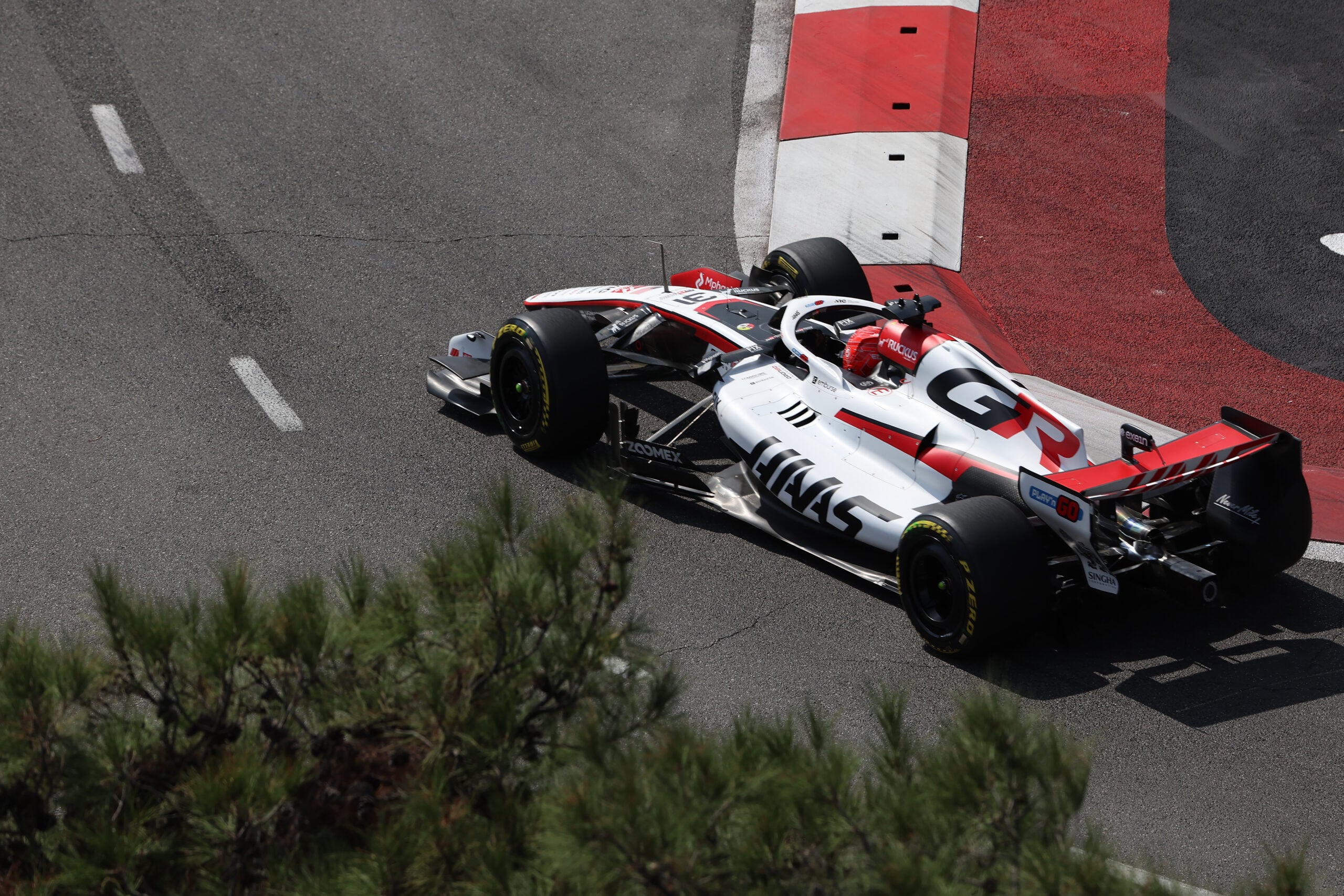 F1: Confira as imagens desta sexta-feira do GP do Azerbaijão 2026 Esteban Ocon (FRA) Haas F1 Team VF-26.