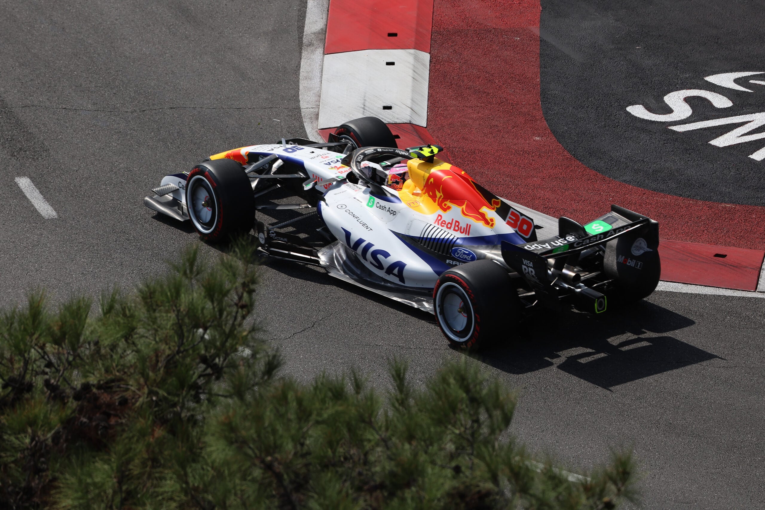 F1: Confira as imagens desta sexta-feira do GP do Azerbaijão 2026 Liam Lawson (NZL) Racing Bulls Formula One Team VCARB 03.