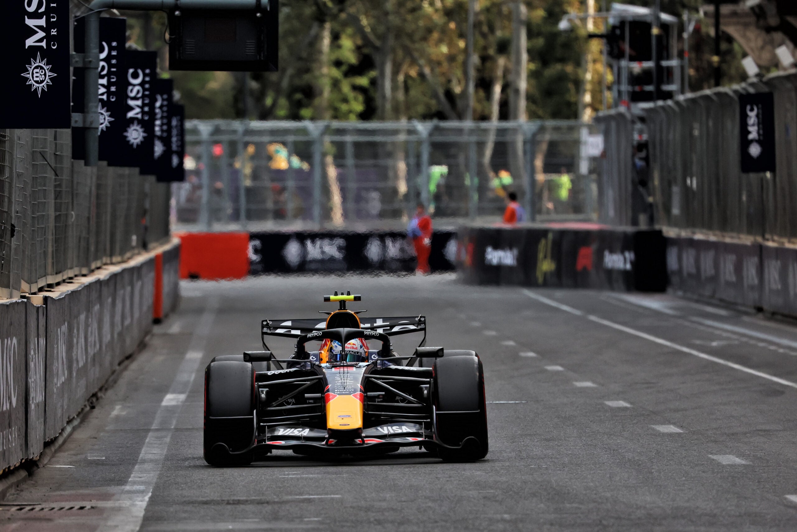 F1: Confira as imagens desta sexta-feira do GP do Azerbaijão 2026 Isack Hadjar (FRA) Red Bull Racing RB22.