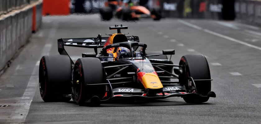 F1: Imprensa internacional exalta batalha entre Russell e Verstappen no Azerbaijão